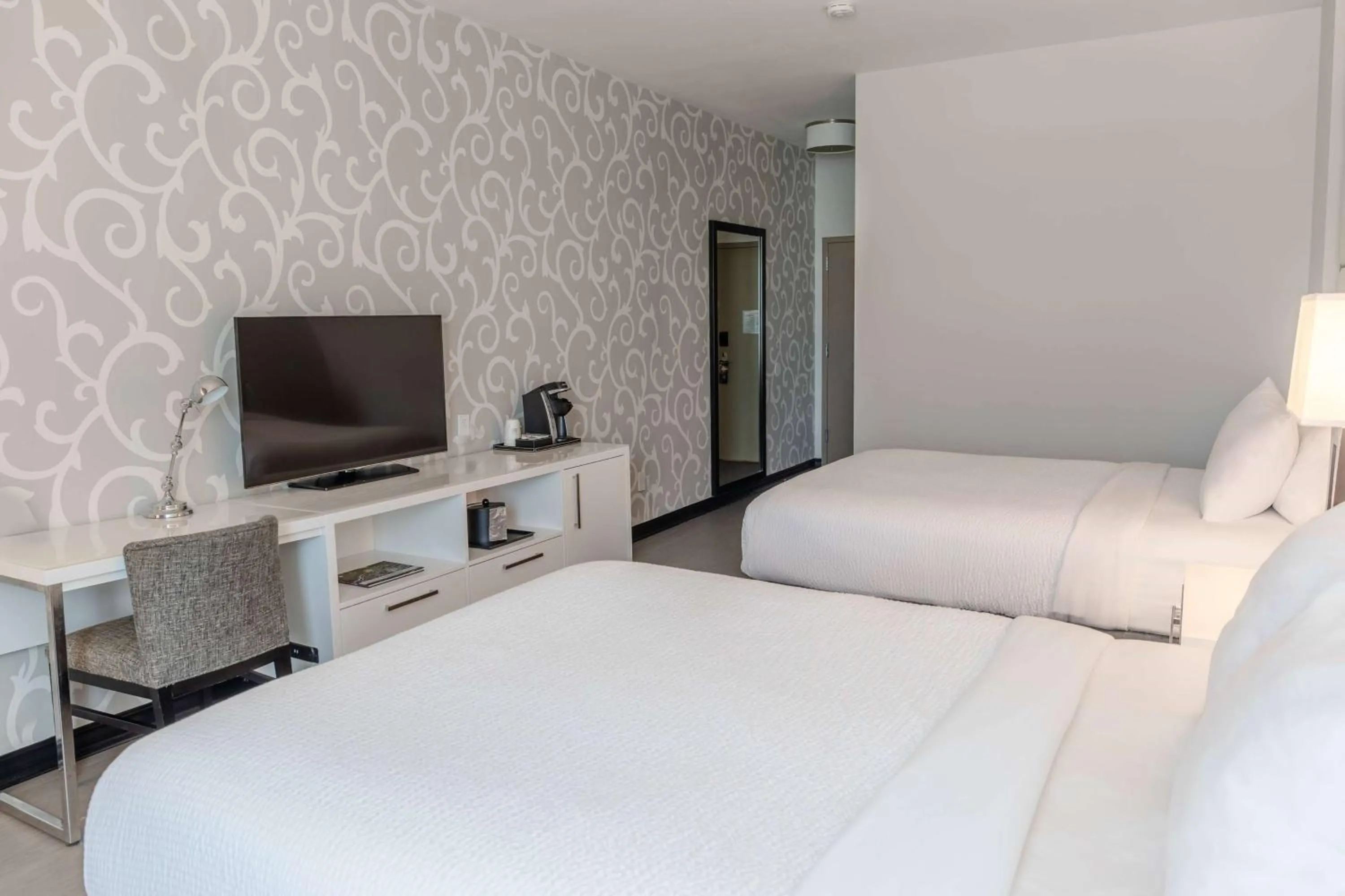 Queen Room with Two Queen Beds - Non-Smoking in TRYP by Wyndham Savannah