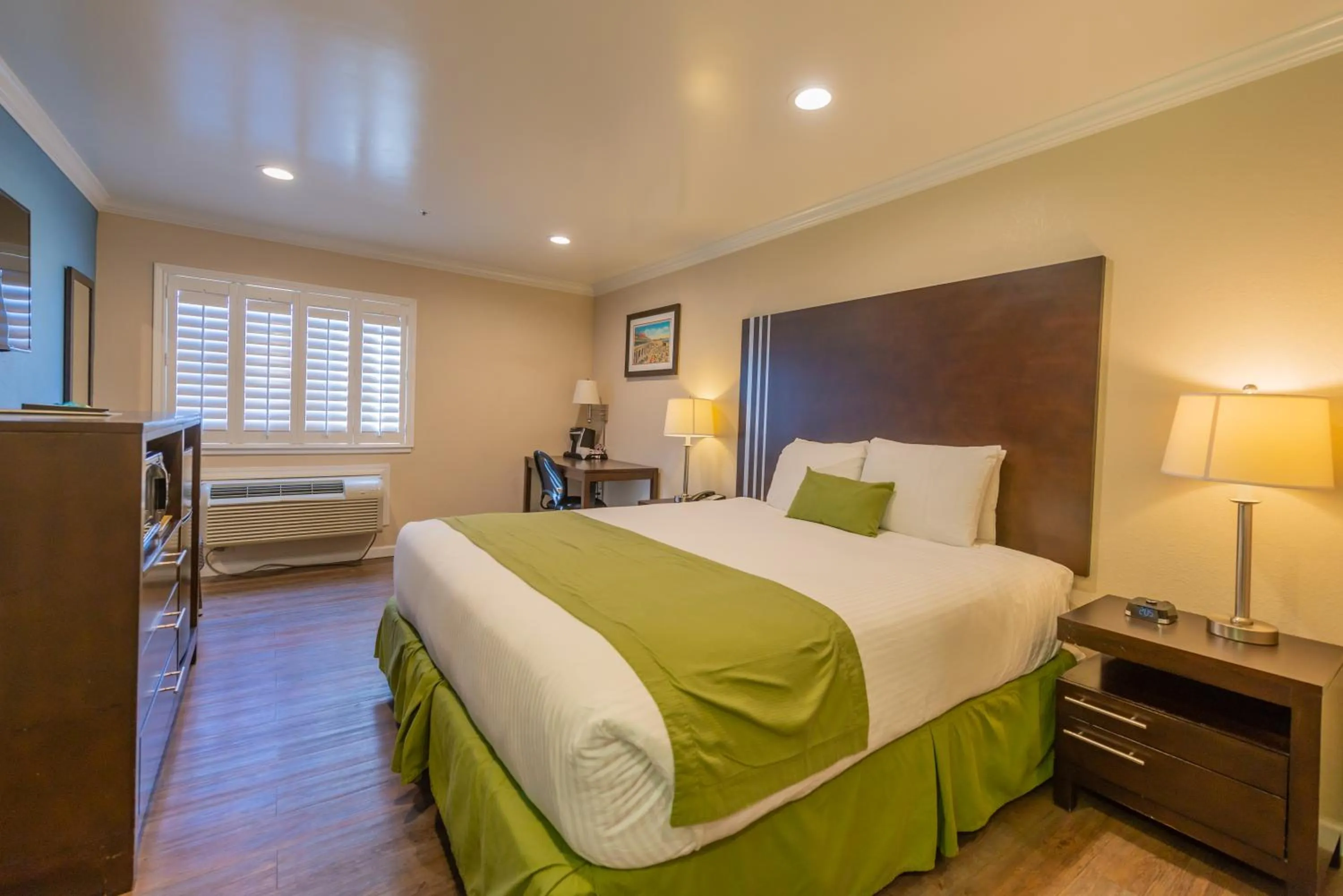 King Room in Ocean Pacific Lodge