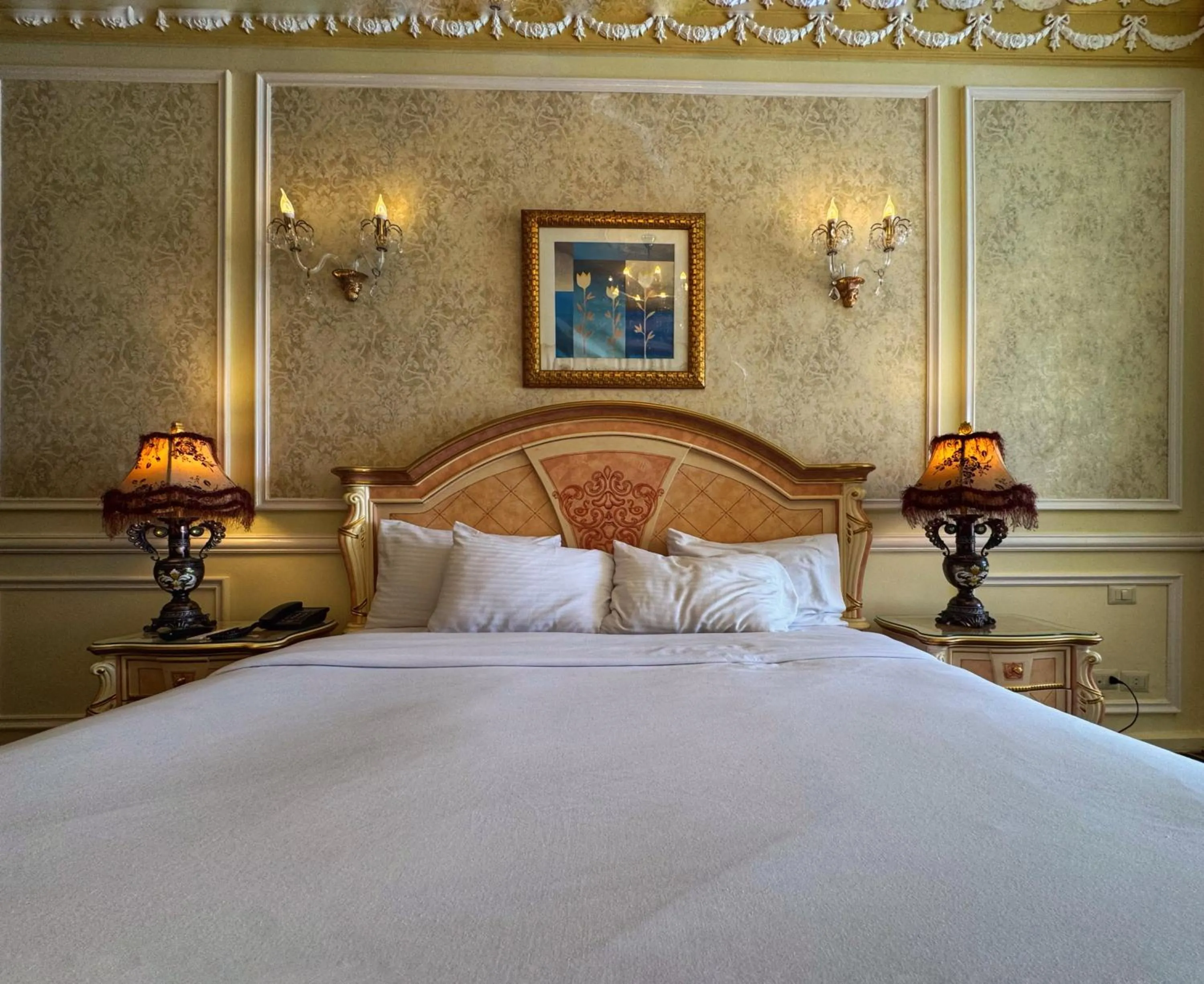 Paradise Royal Suite-Partial Sea View & Pool View in Paradise Inn Beach Resort