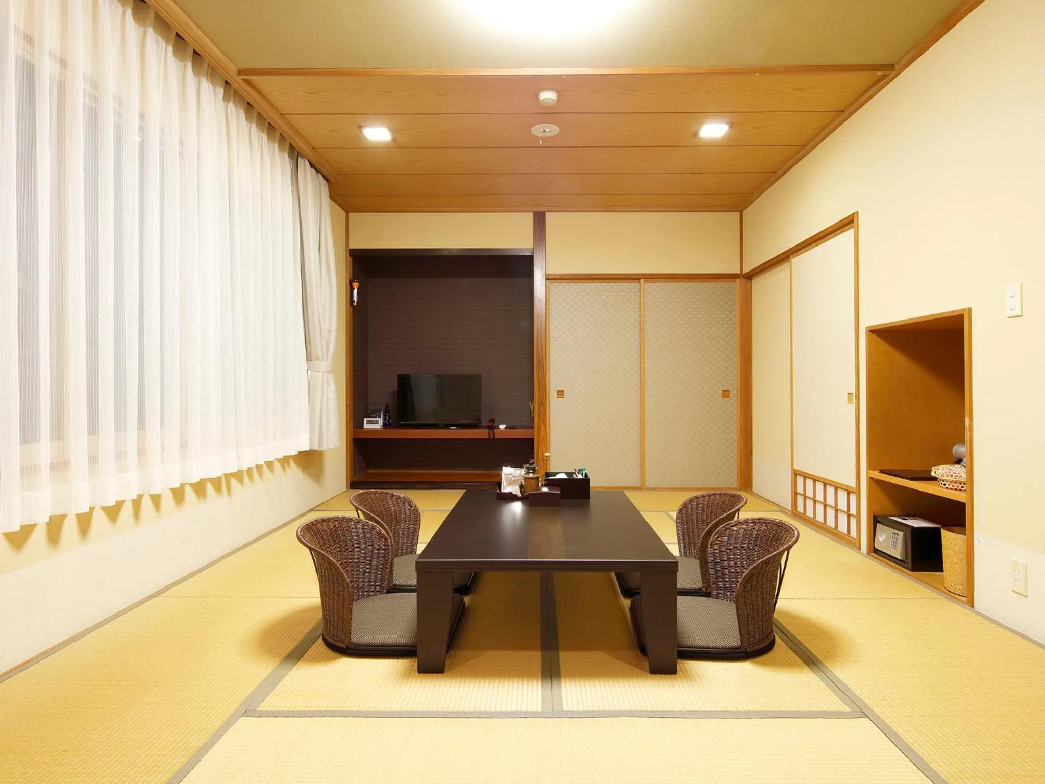 Japanese-Style Quadruple Room with Private Bathroom in Yunokawa Onsen Emi Hakodateya