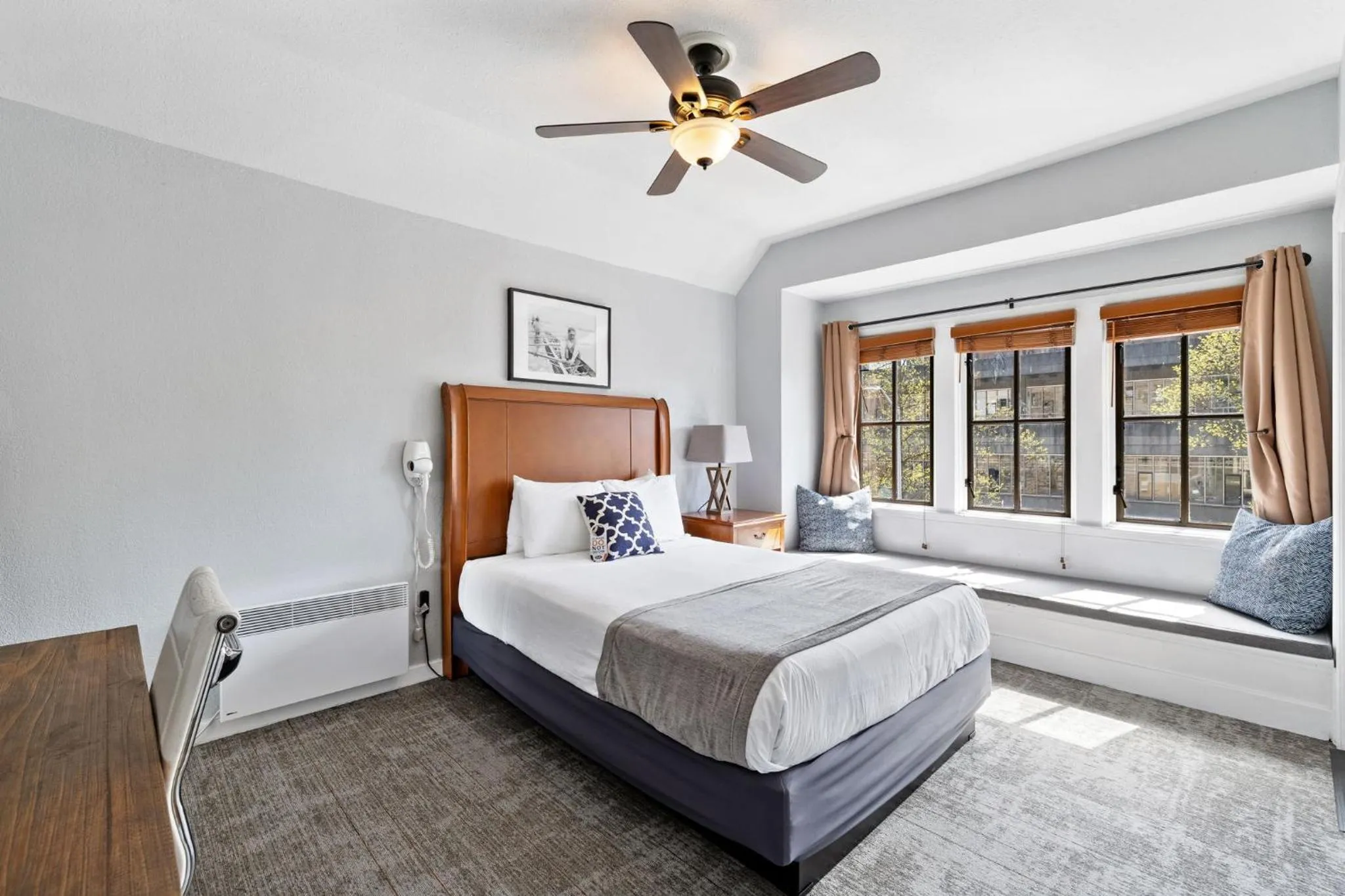 Premium Room - One Queen Bed, Private Bathroom in College Inn Hotel