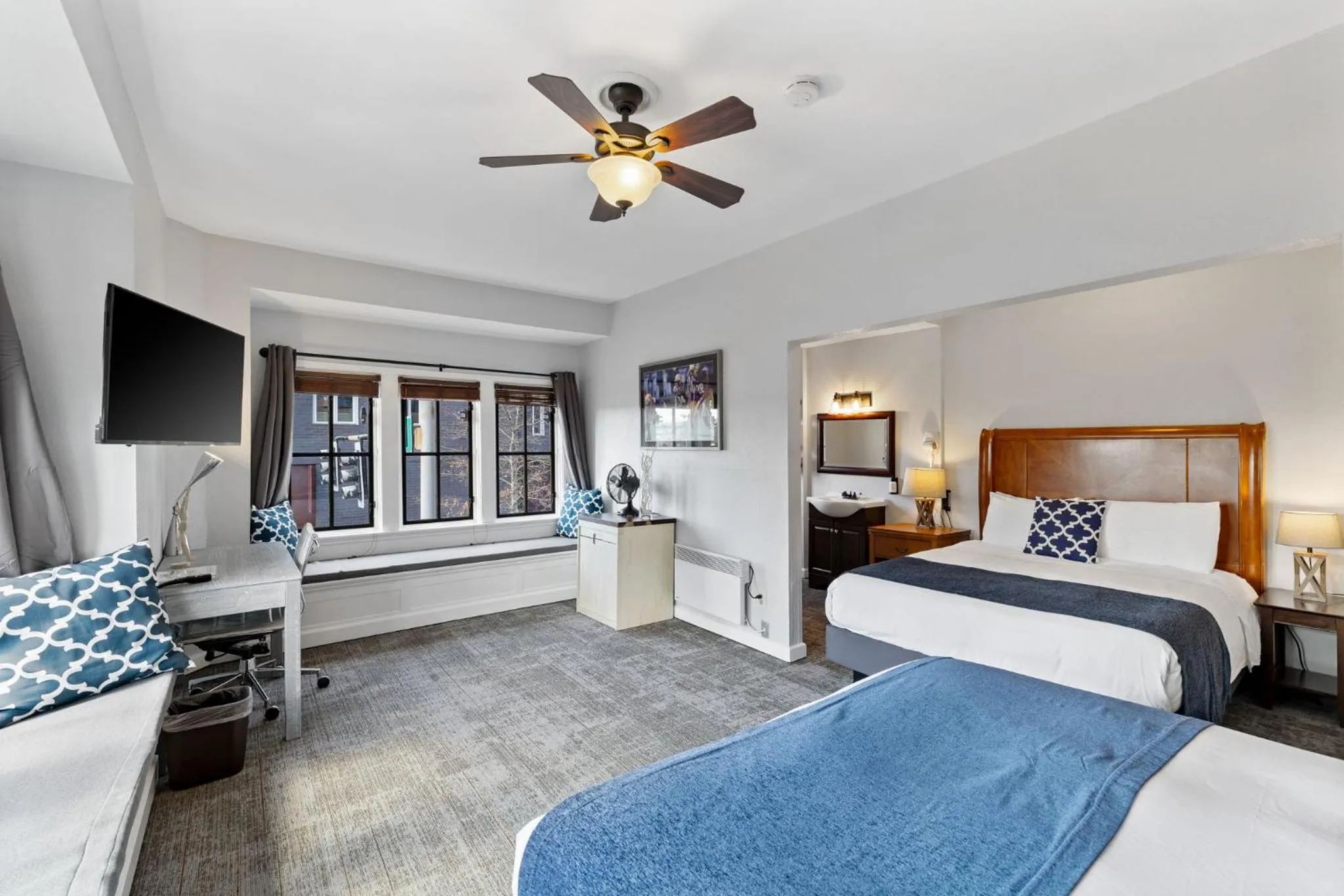 Standard Double Room – Two Queen Beds, Shared Bathroom in College Inn Hotel