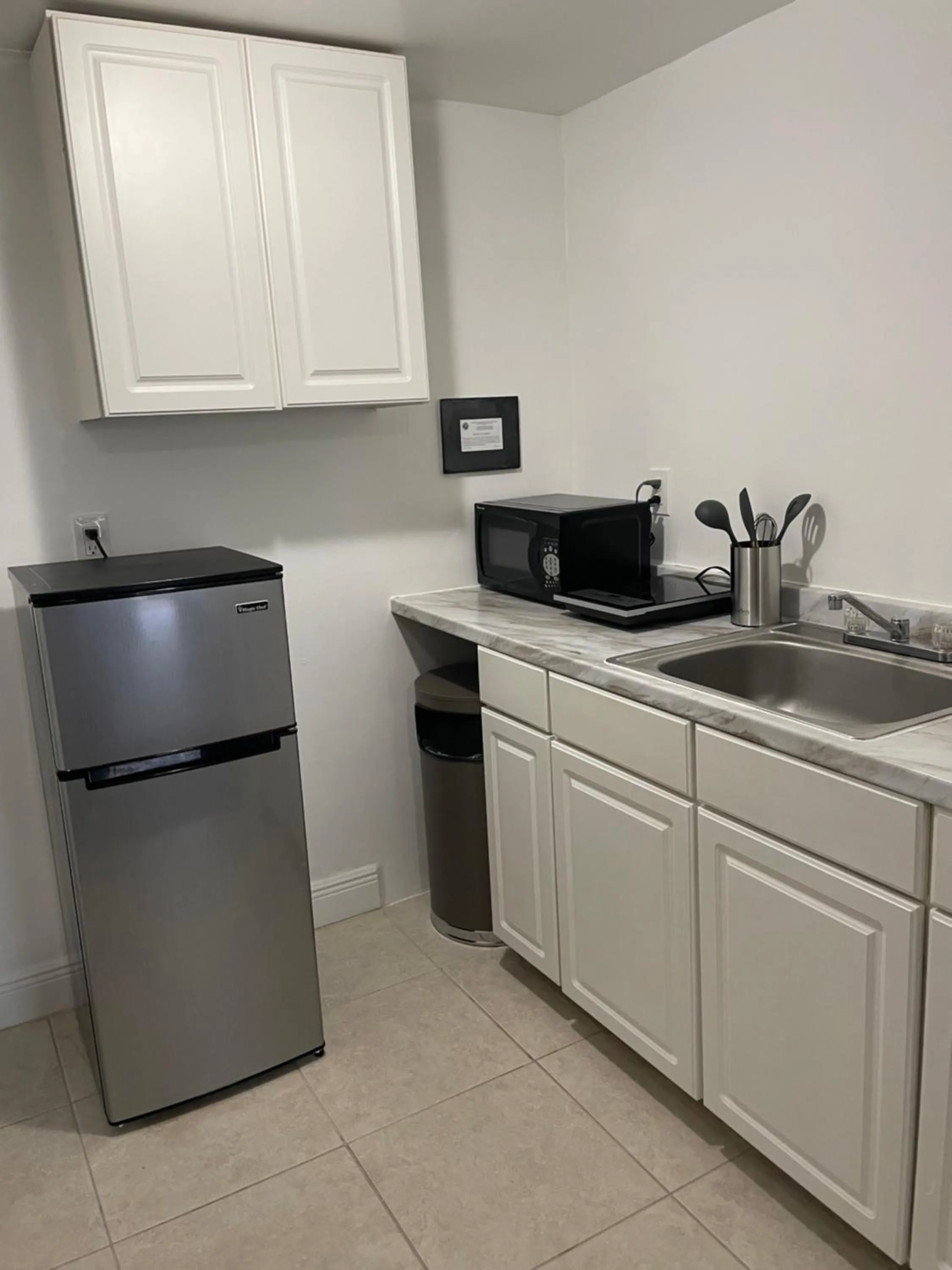 Superior Double Room with Two Double Beds and Kitchen - Free Parking in Beach Place Hotel