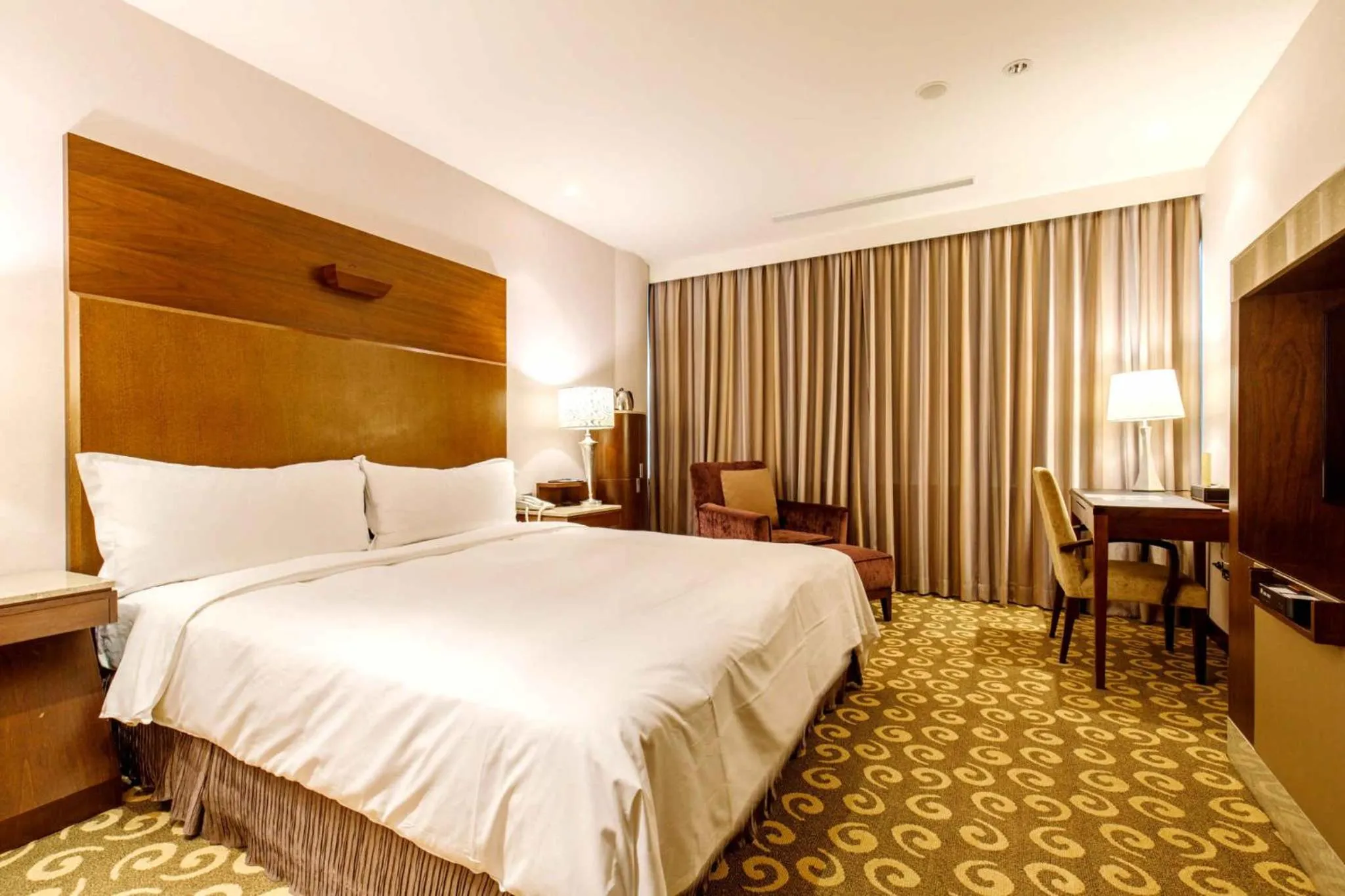 Superior Double Room with City View in Hotel HD Palace