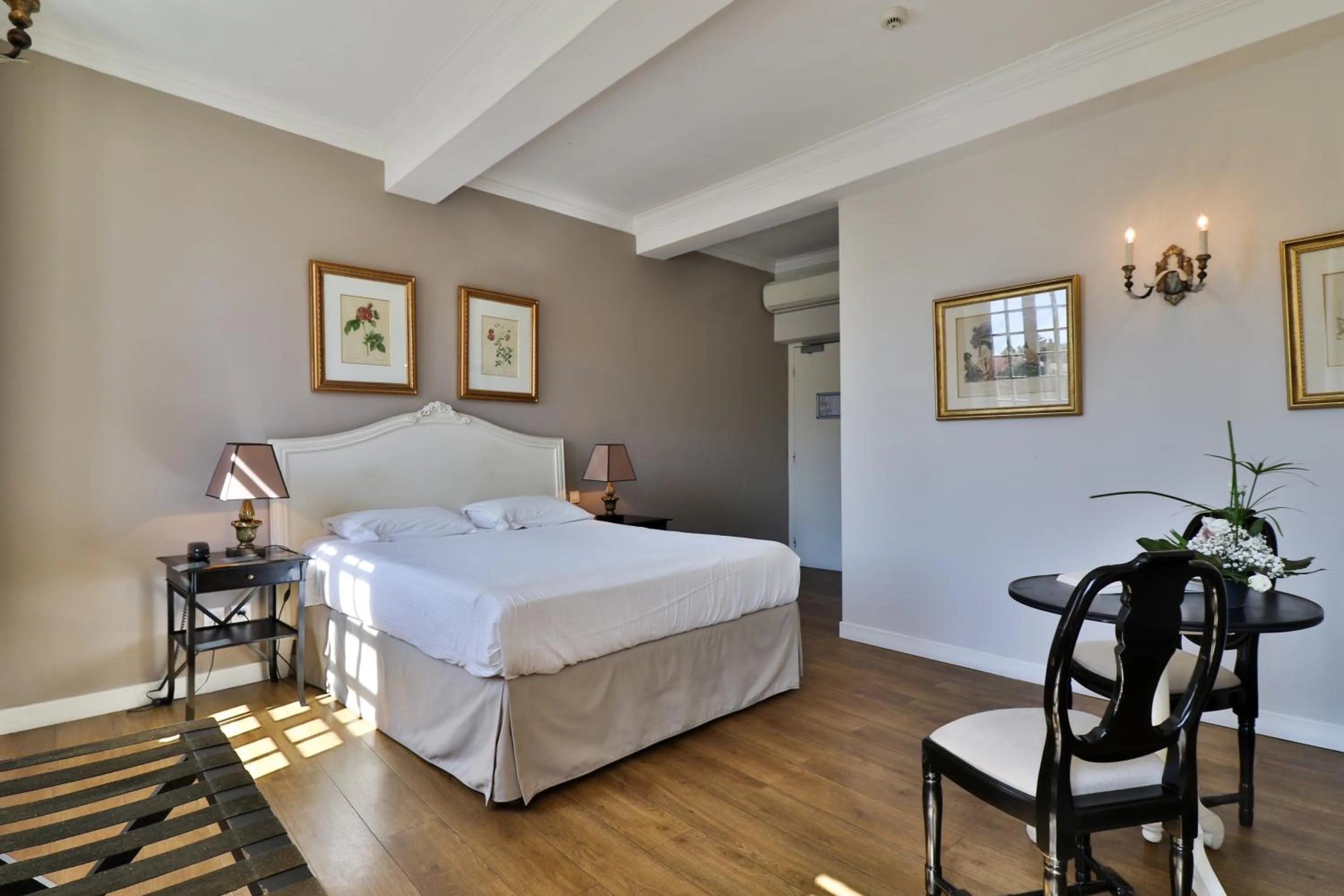 Deluxe Triple Room in Hotel Du Midi