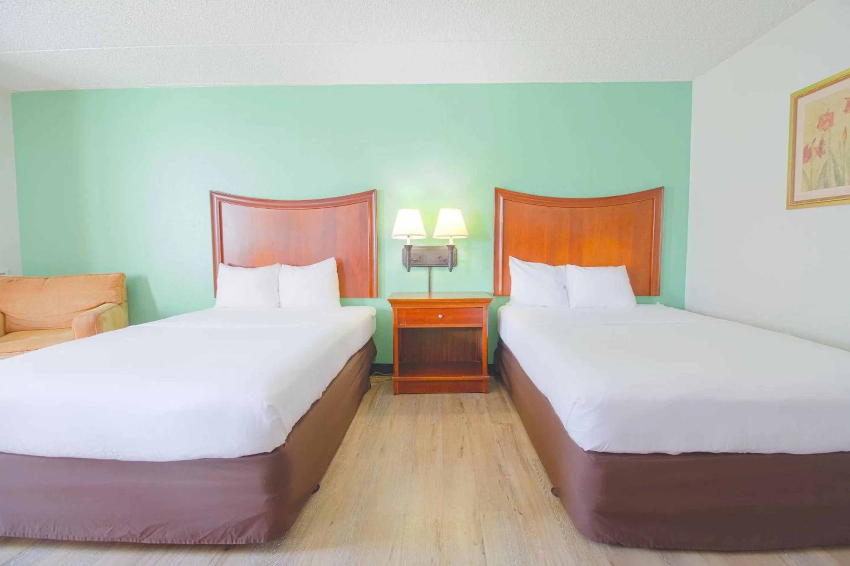 2 Full Bed Accessible in Tulsa Square Hotel Central, I-44 By OYO