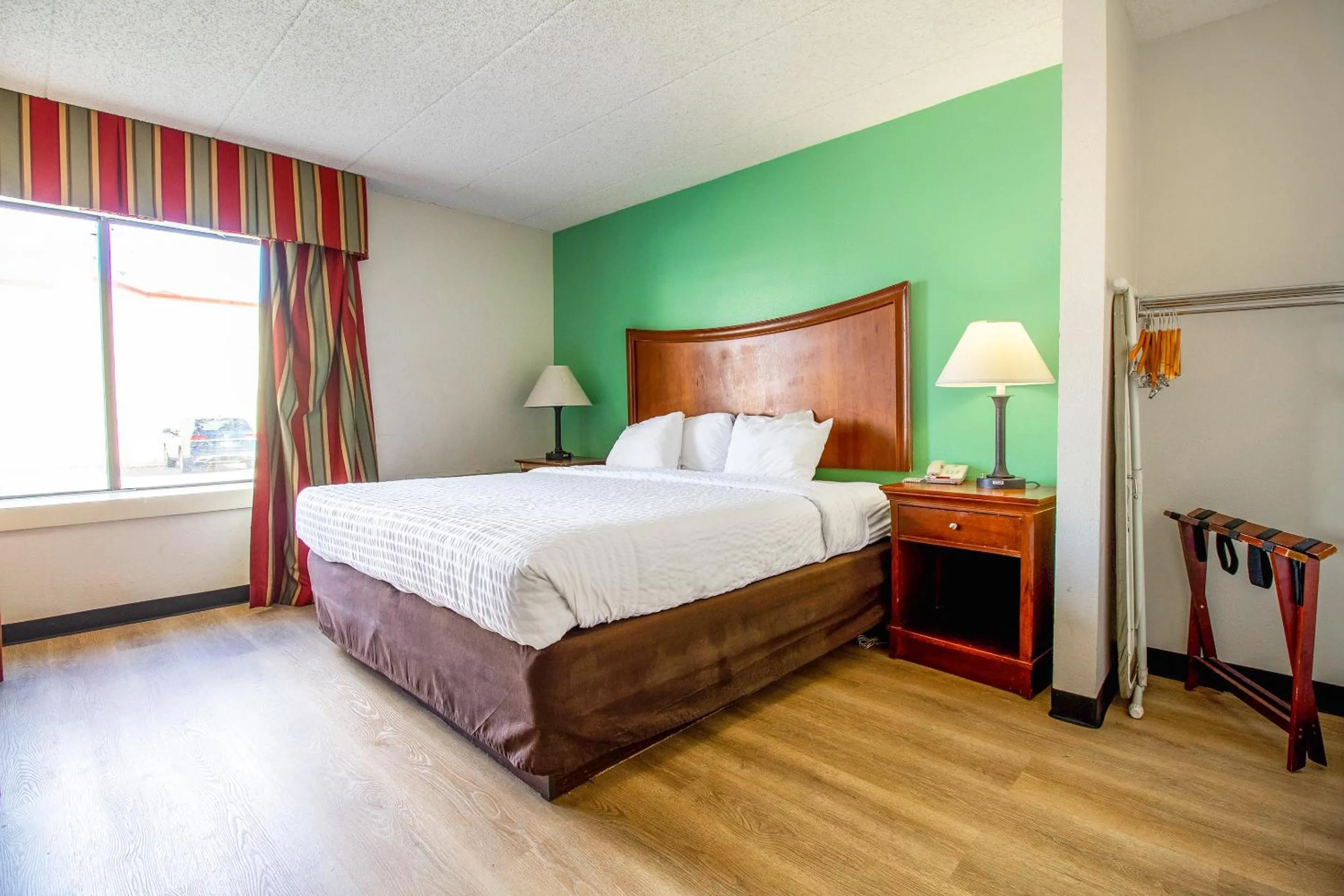 King Room - Accessible in Tulsa Square Hotel Central, I-44 By OYO