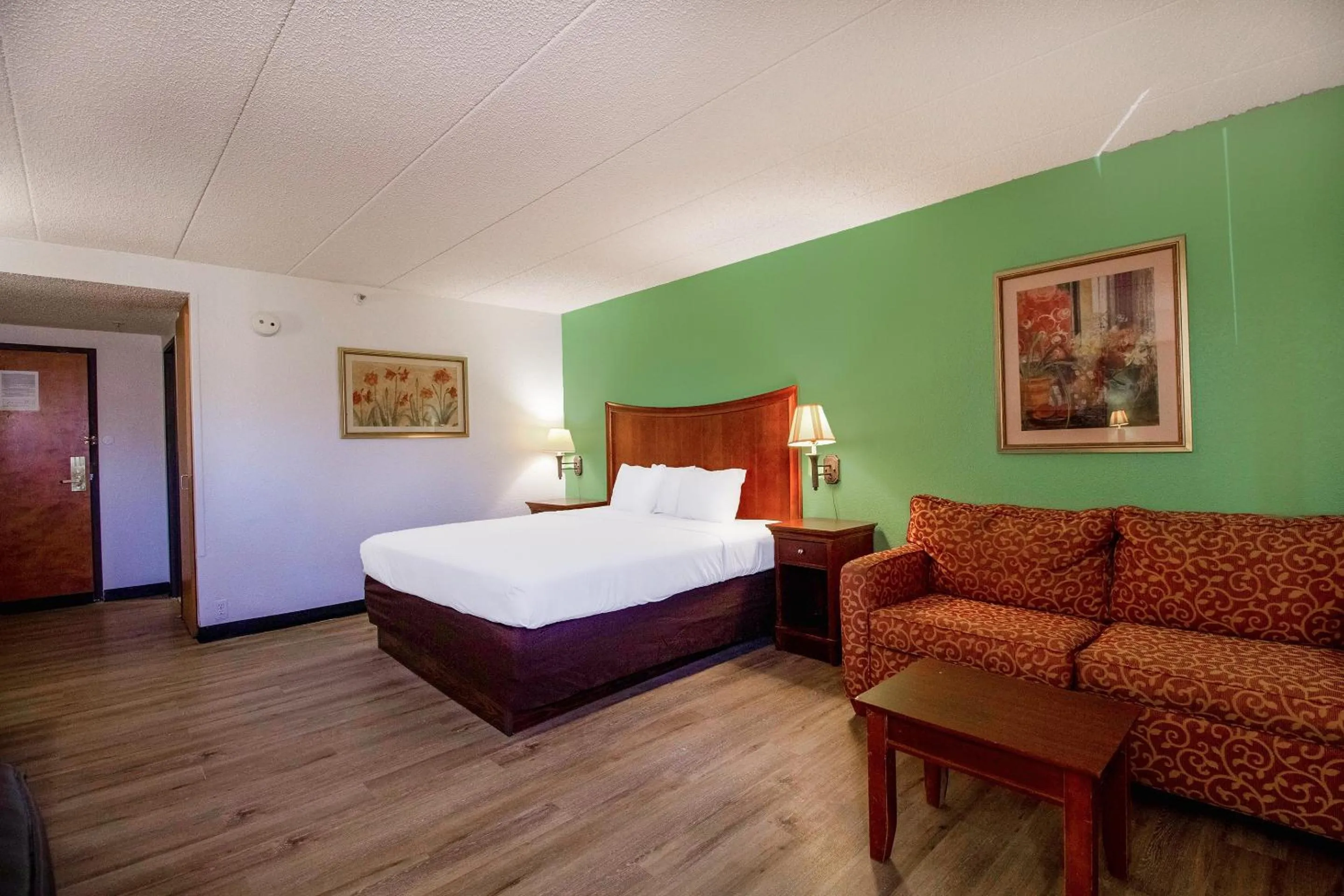 Junior Suite with Kitchenette in Tulsa Square Hotel Central, I-44 By OYO