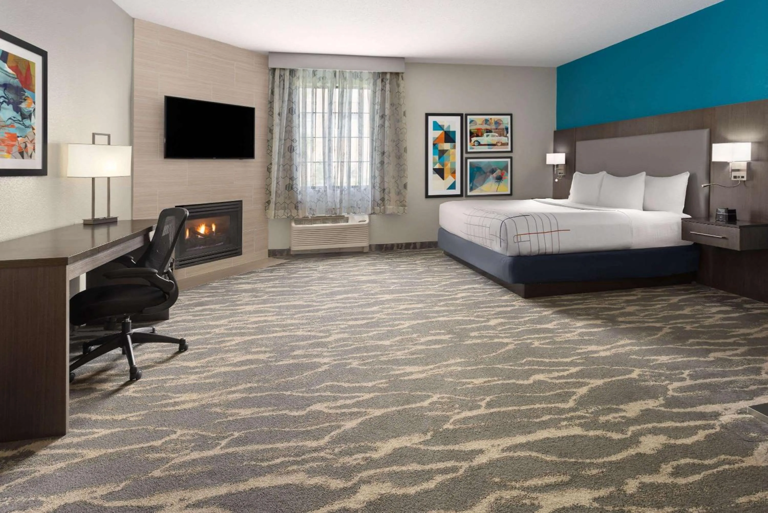 Deluxe King Room with Fireplace - Non-Smoking in La Quinta by Wyndham Kokomo