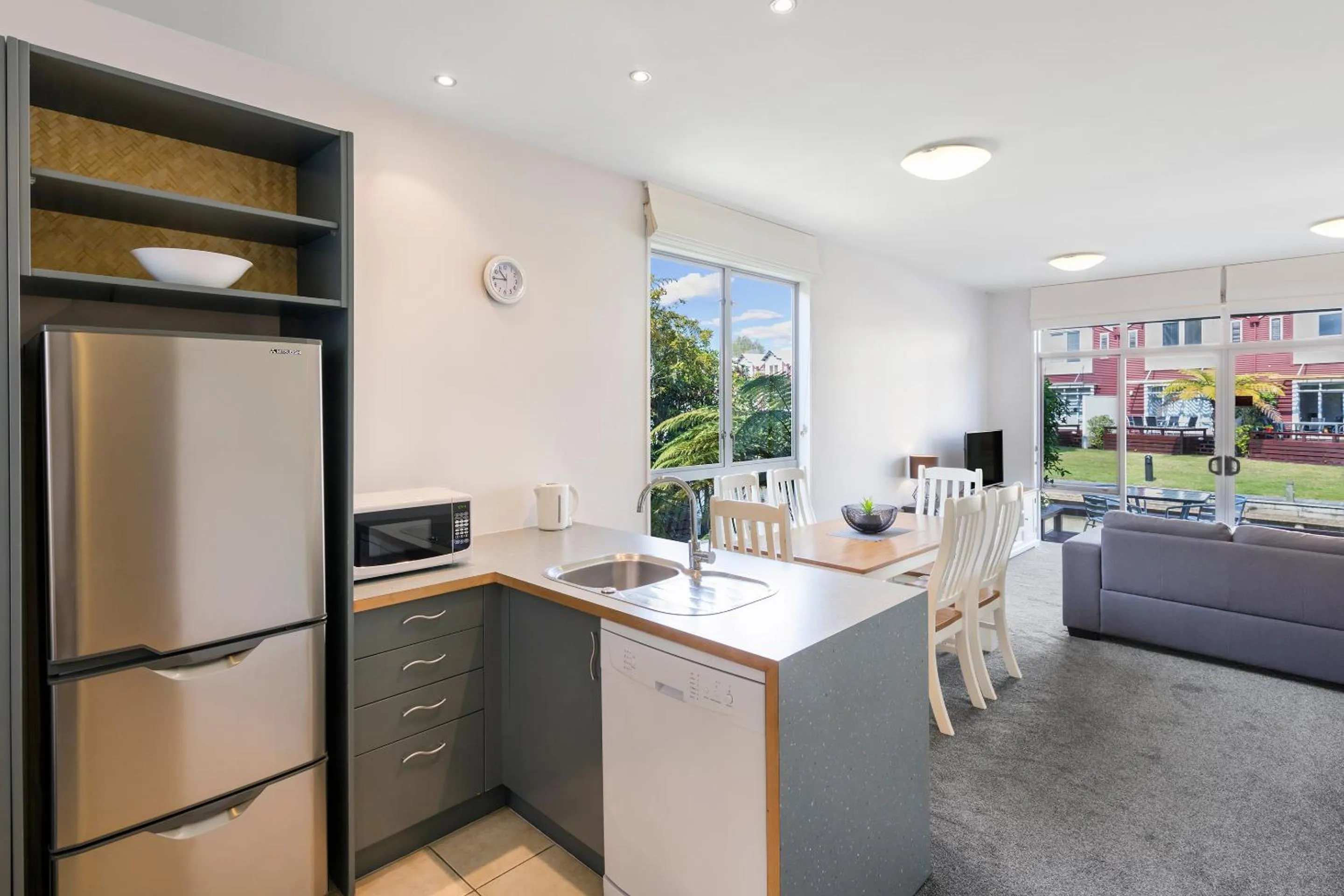 Three-Bedroom Chalet with Lake View in Ramada Resort By Wyndham Rotorua Marama