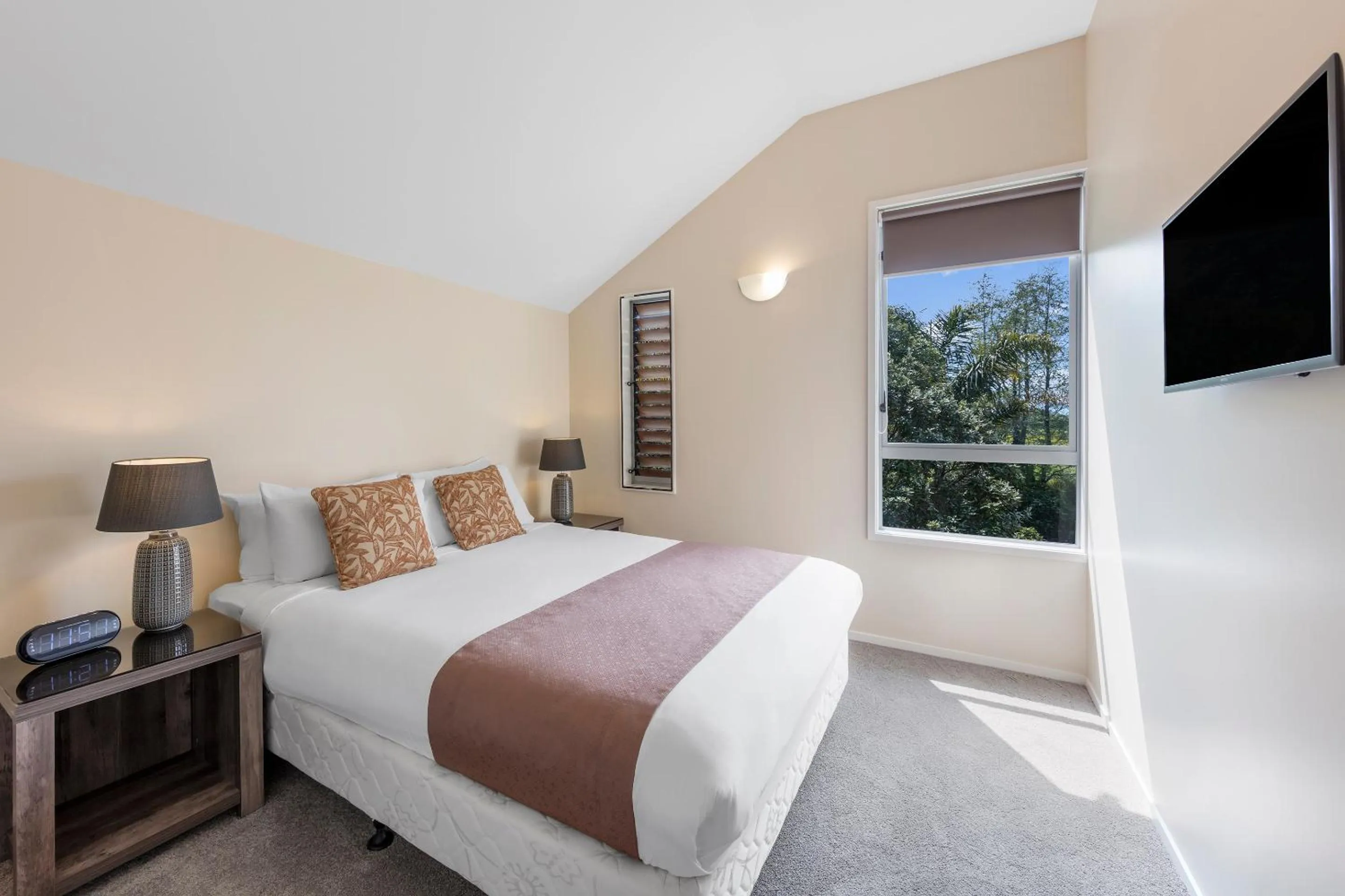 Three Bedroom Deluxe Lodge in Ramada Resort By Wyndham Rotorua Marama