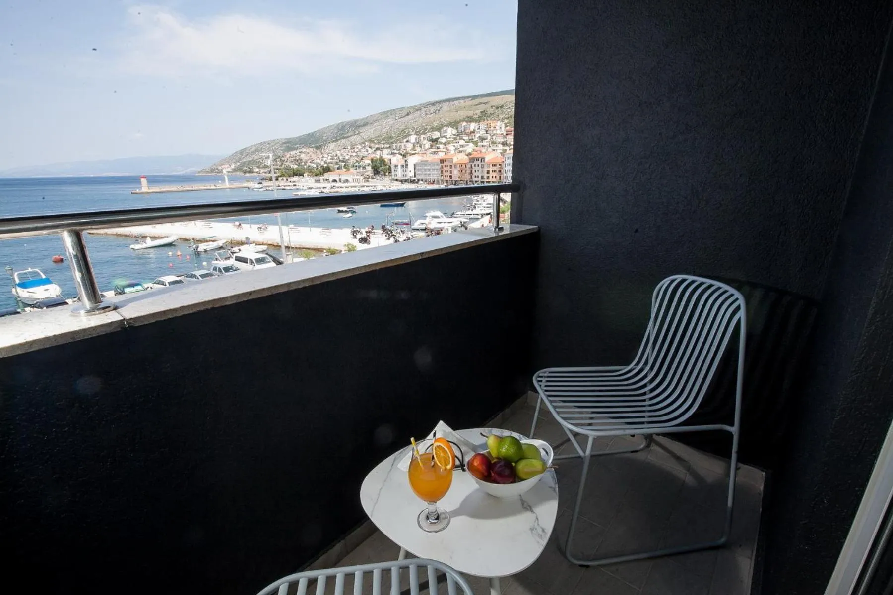 Queen Room with Sea View in Boutique Hotel Bura 45N