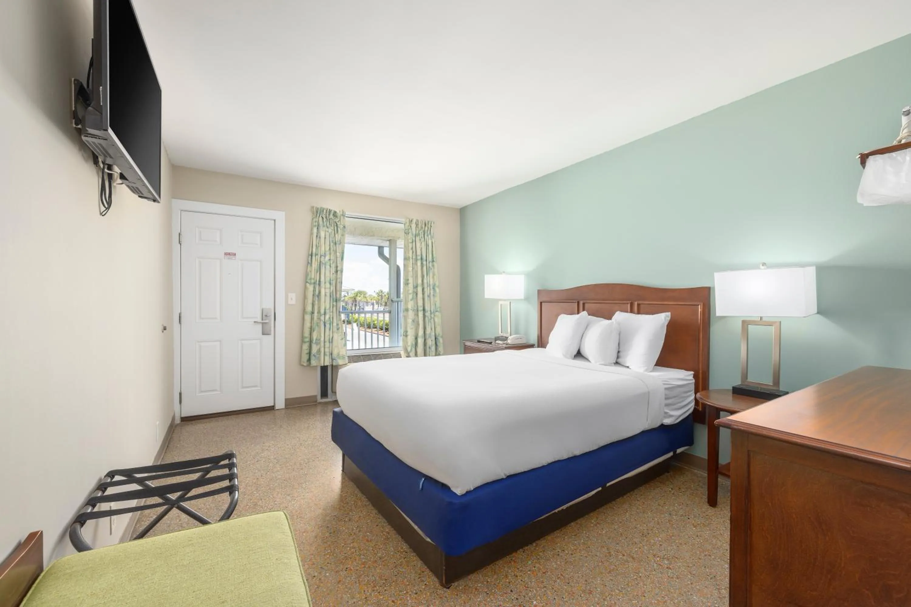 Queen Room in Bikini Beach Resort