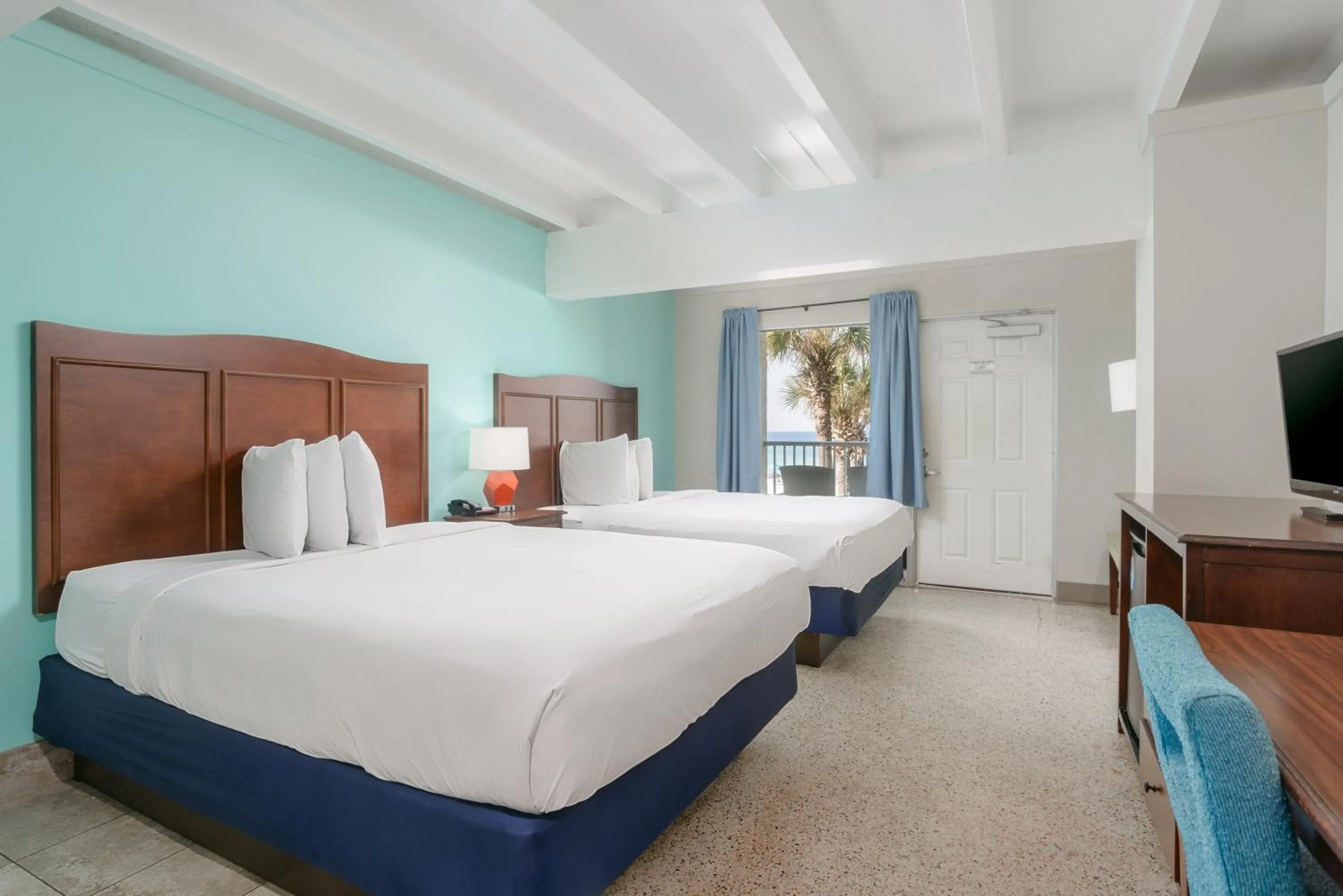 Deluxe Triple Room with Sea View in Bikini Beach Resort