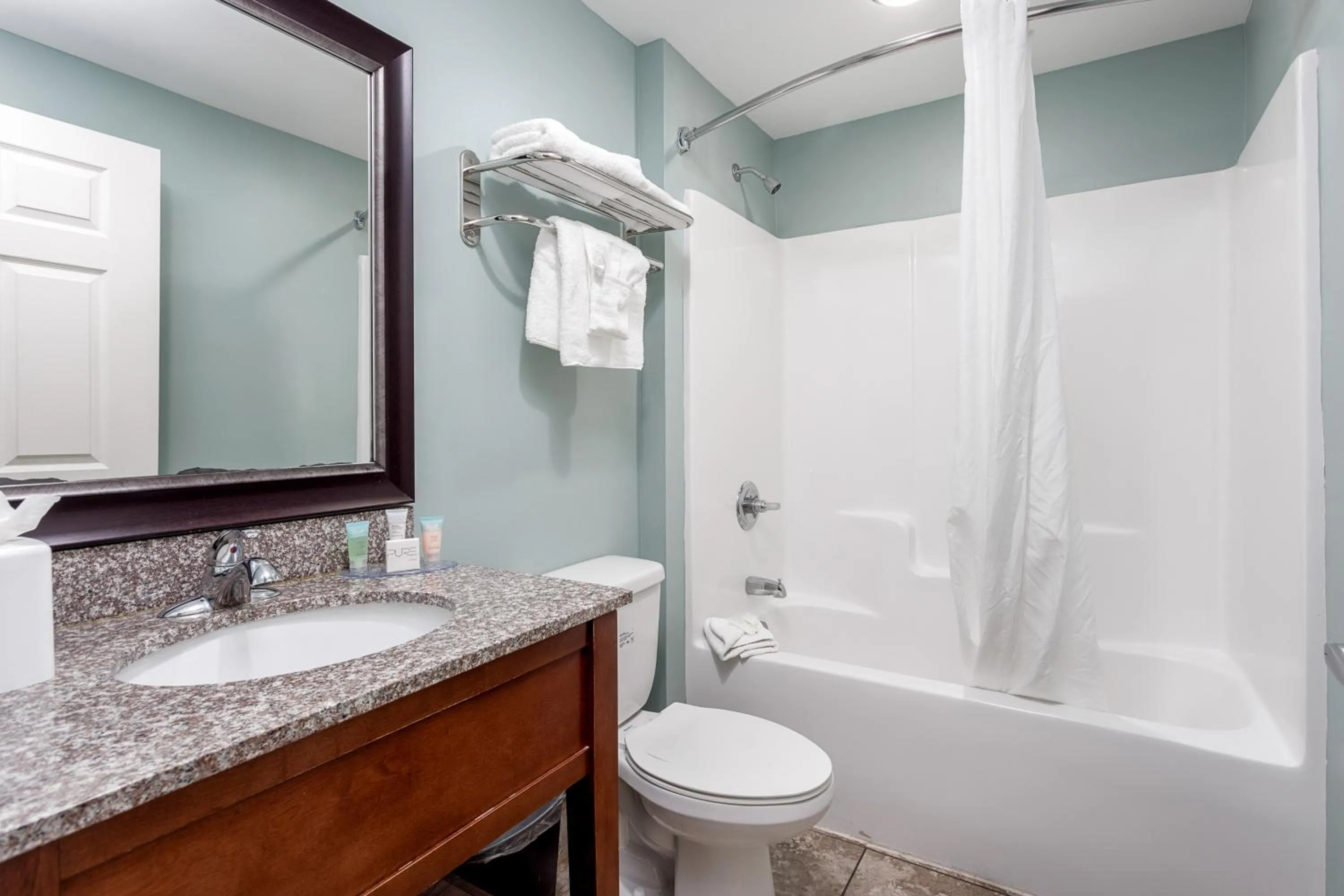 Deluxe Queen Room - single occupancy in Bikini Beach Resort