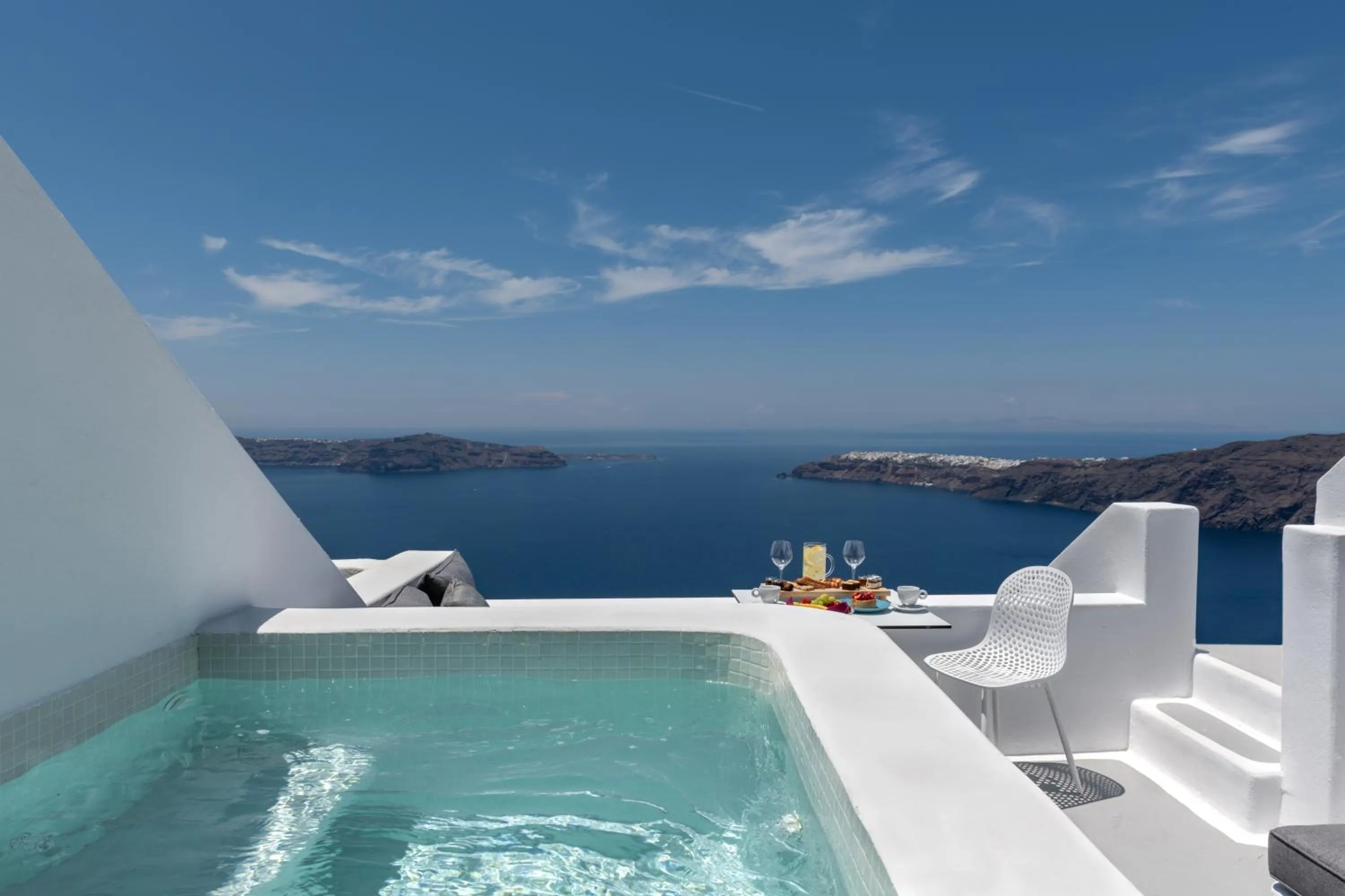 Honeymoon Suite with outdoor hot tub and Caldera View in Kasimatis by La Perla - Adults Only