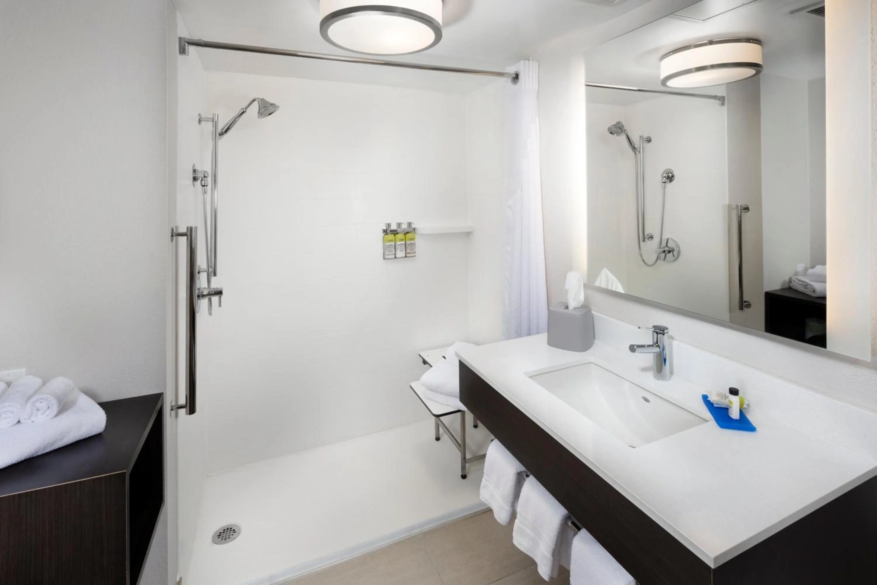 Twin Room - Mobility Access/Hearing Accessible in Holiday Inn Express Middlesboro by IHG