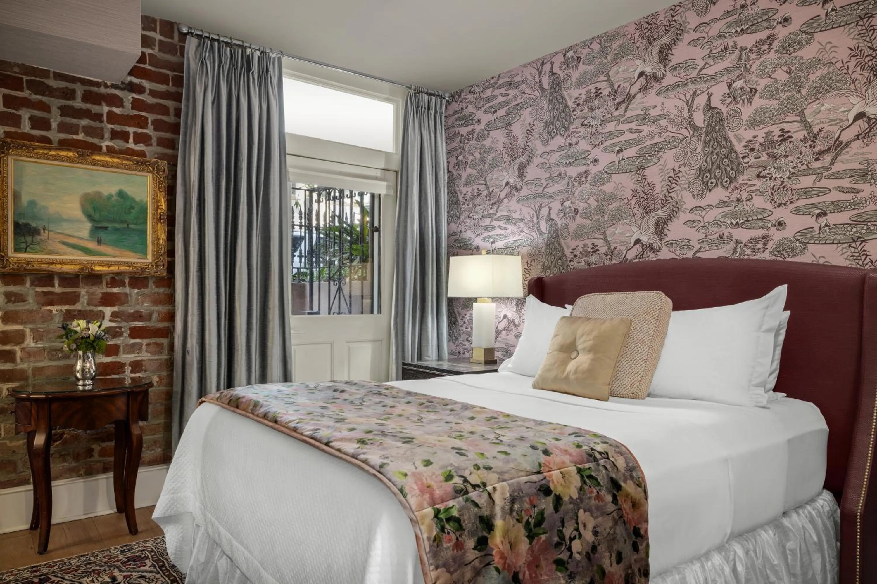 Queen Room - John Habersham Room in Hamilton Turner Inn