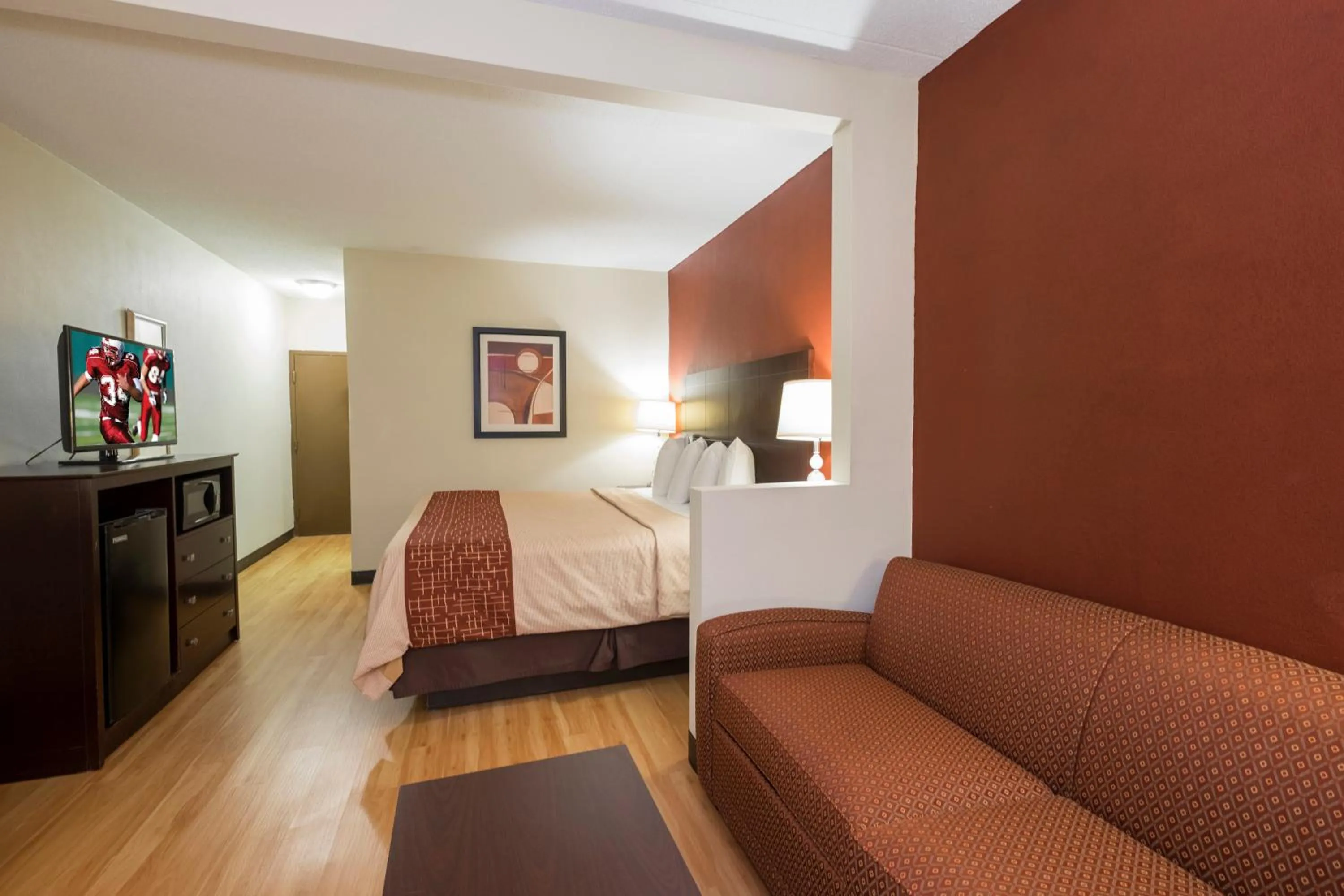 Superior King Suite - Smoking in Red Roof Inn & Suites Cincinnati North-Mason