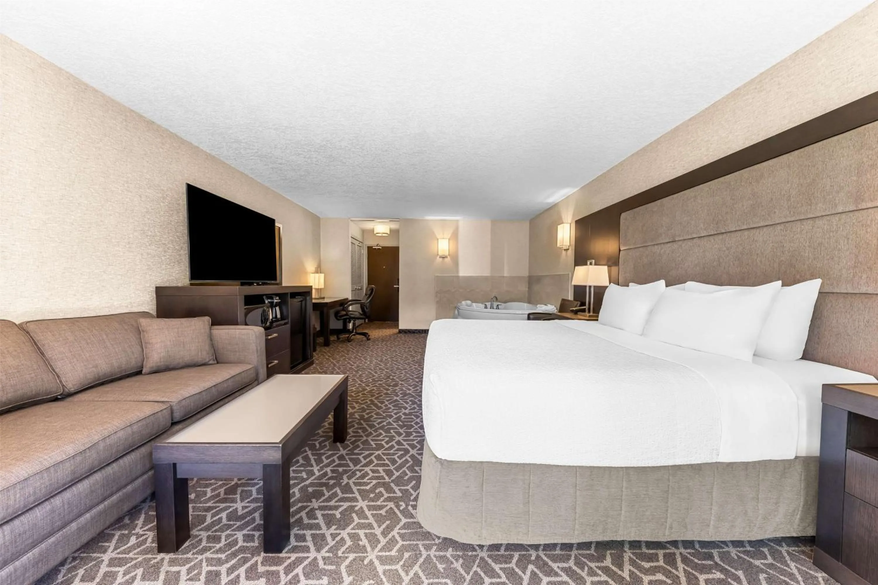 King Suite with Spa Bath in Best Western Plus Banff International Lodge