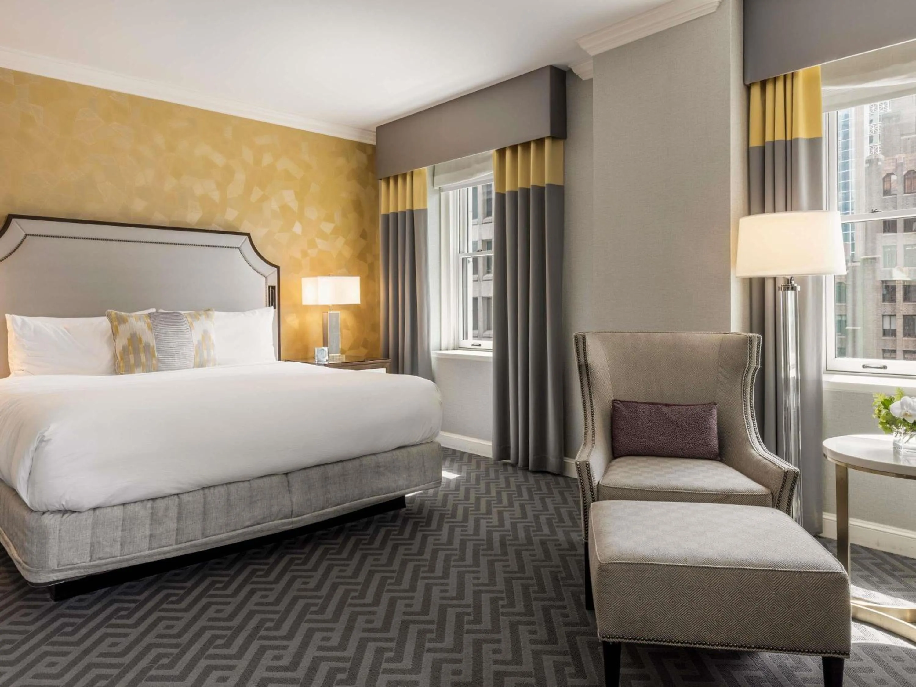 Deluxe King Room with View - Corner Room in Fairmont Olympic Hotel