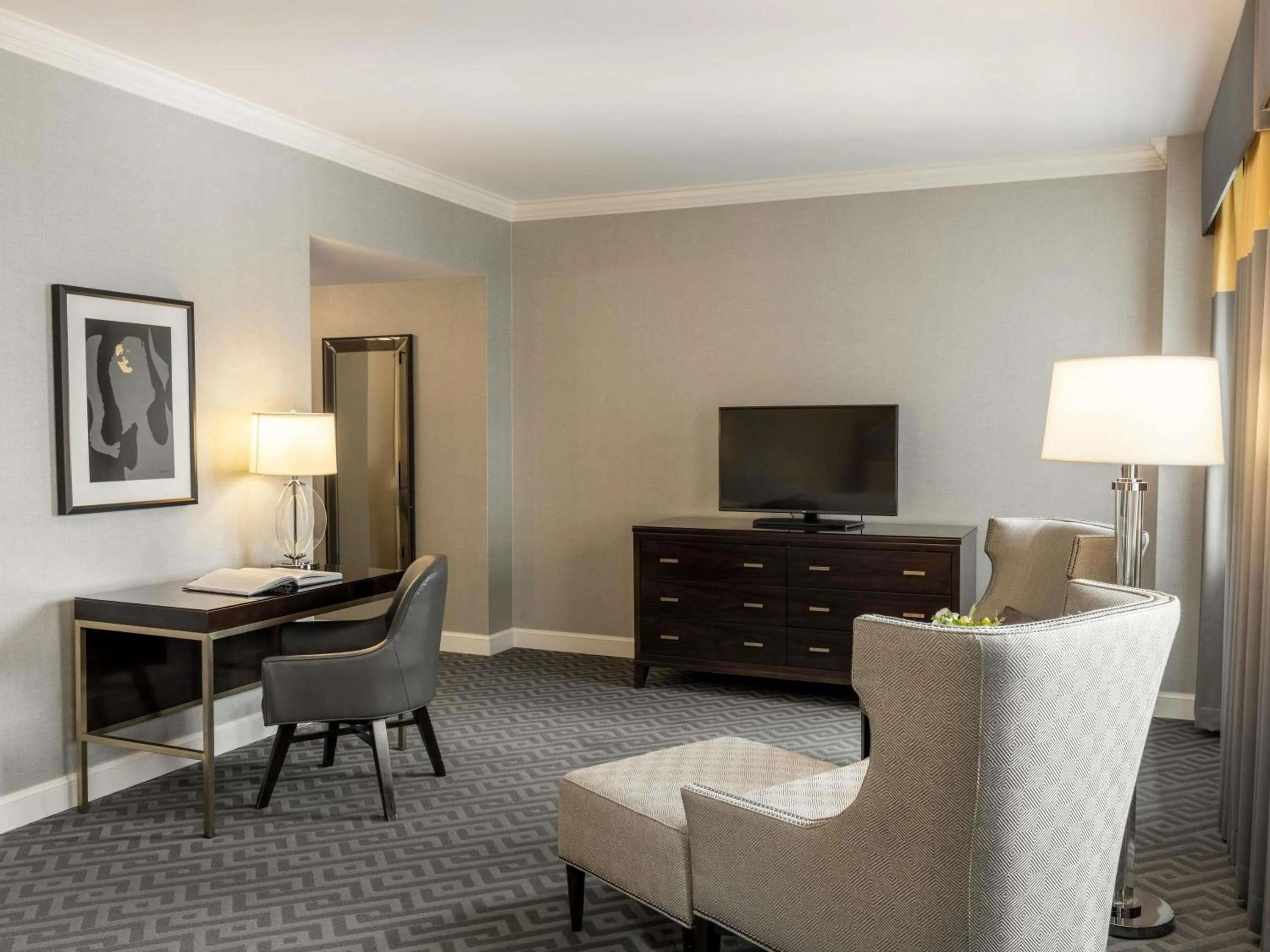 Deluxe Double Room with Two Double Beds and Tub - Hearing Accessible in Fairmont Olympic Hotel
