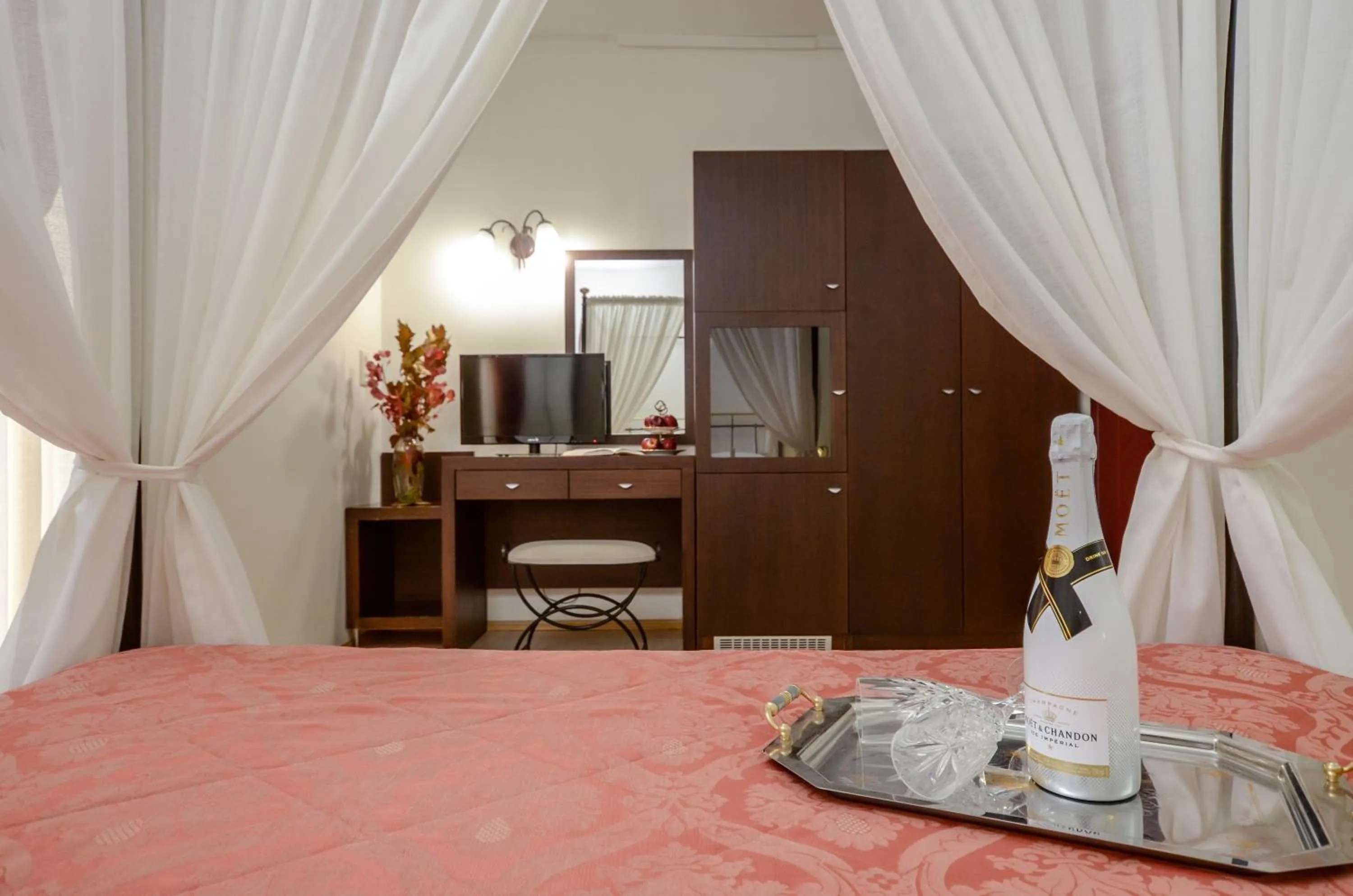Honeymoon Suite in Aeolis Boutique Hotel