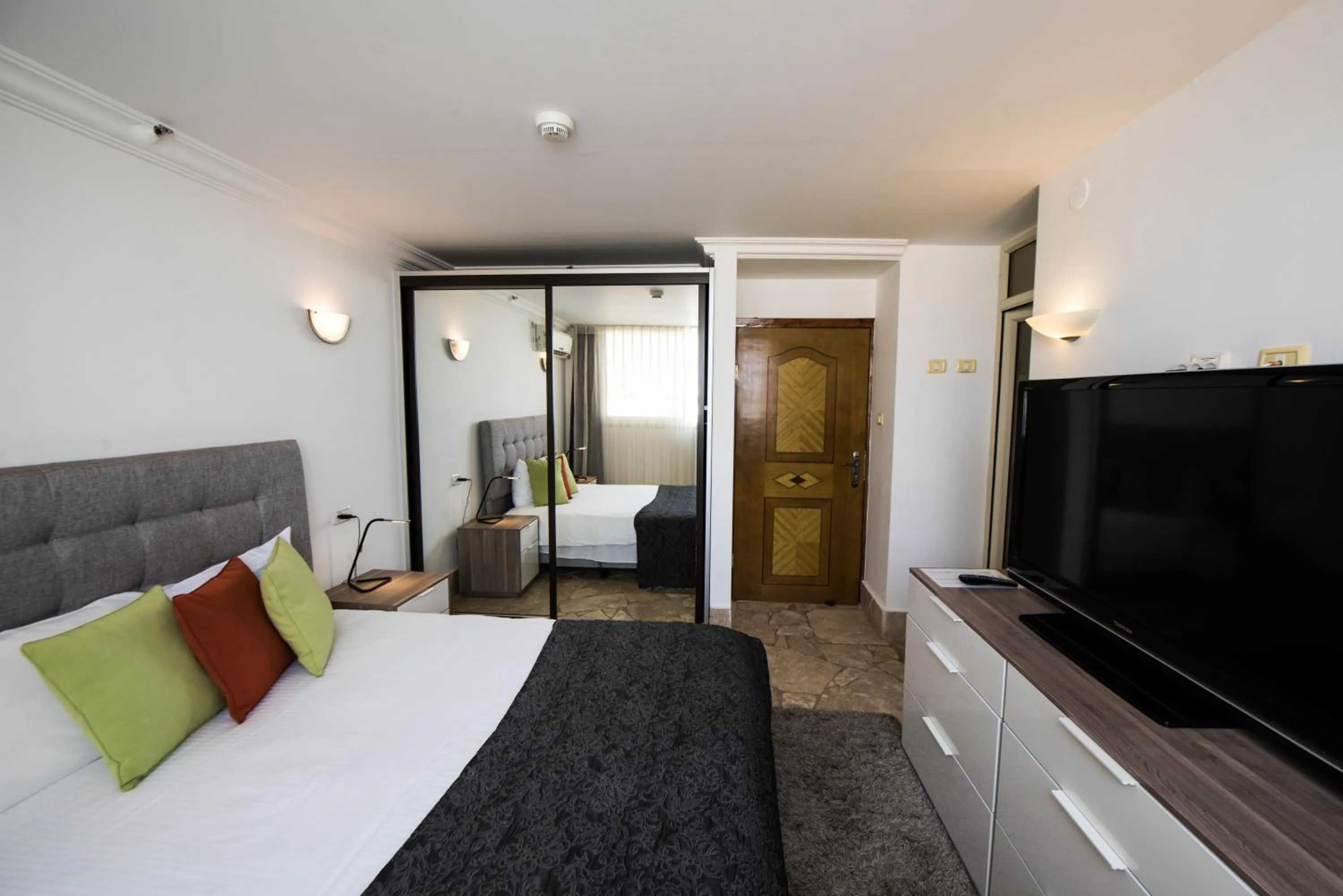 Deluxe Suite with Spa Bath in Ramon Suites by Smart Hotels