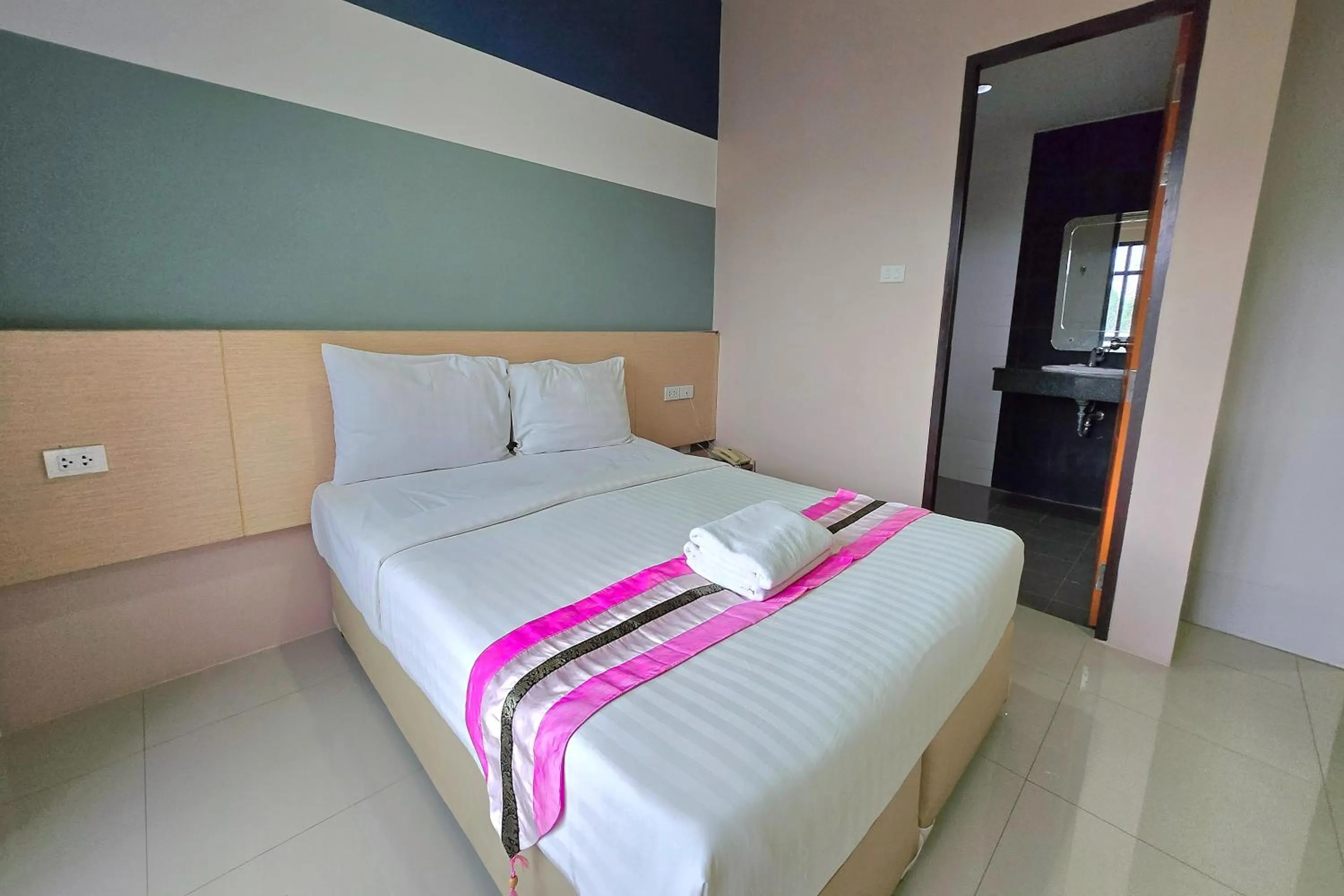 Deluxe Double Room in JJ Residence Phuket Town