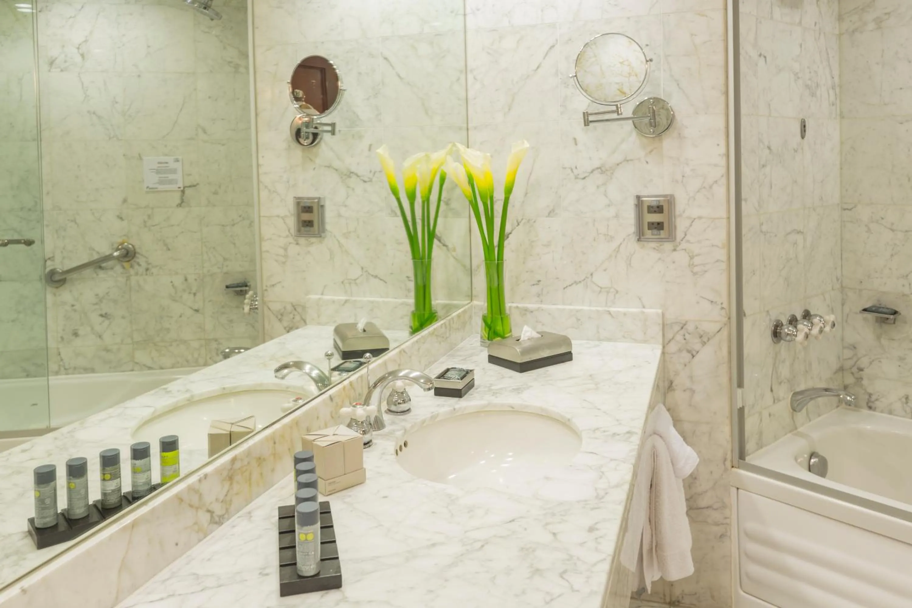 Executive Room in Delfines Hotel & Convention Center