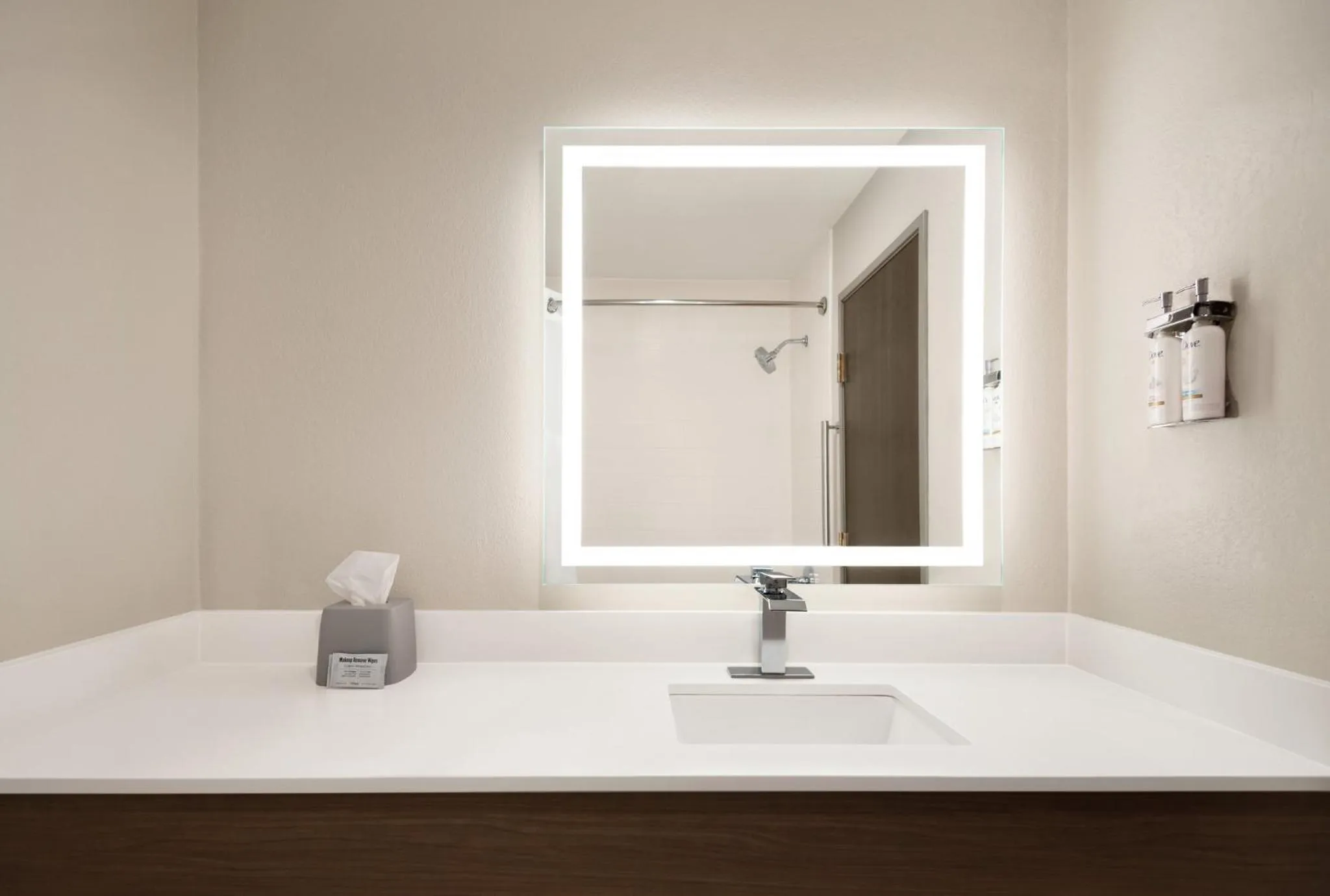 Standard Queen Room with Two Queen Beds in Holiday Inn Express Morgantown by IHG