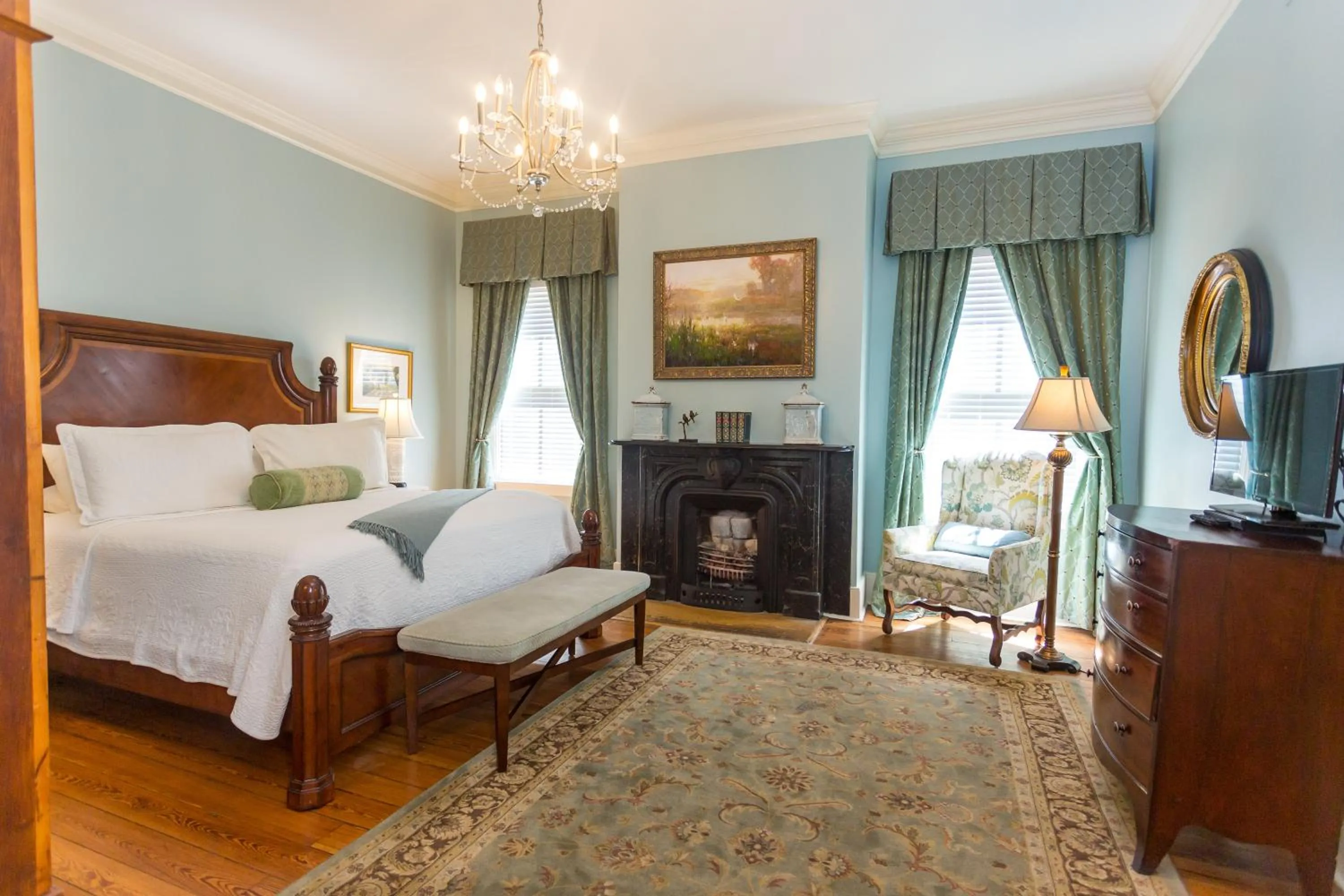 Tomochichi Room - Classic King in The Gastonian, Historic Inns of Savannah Collection