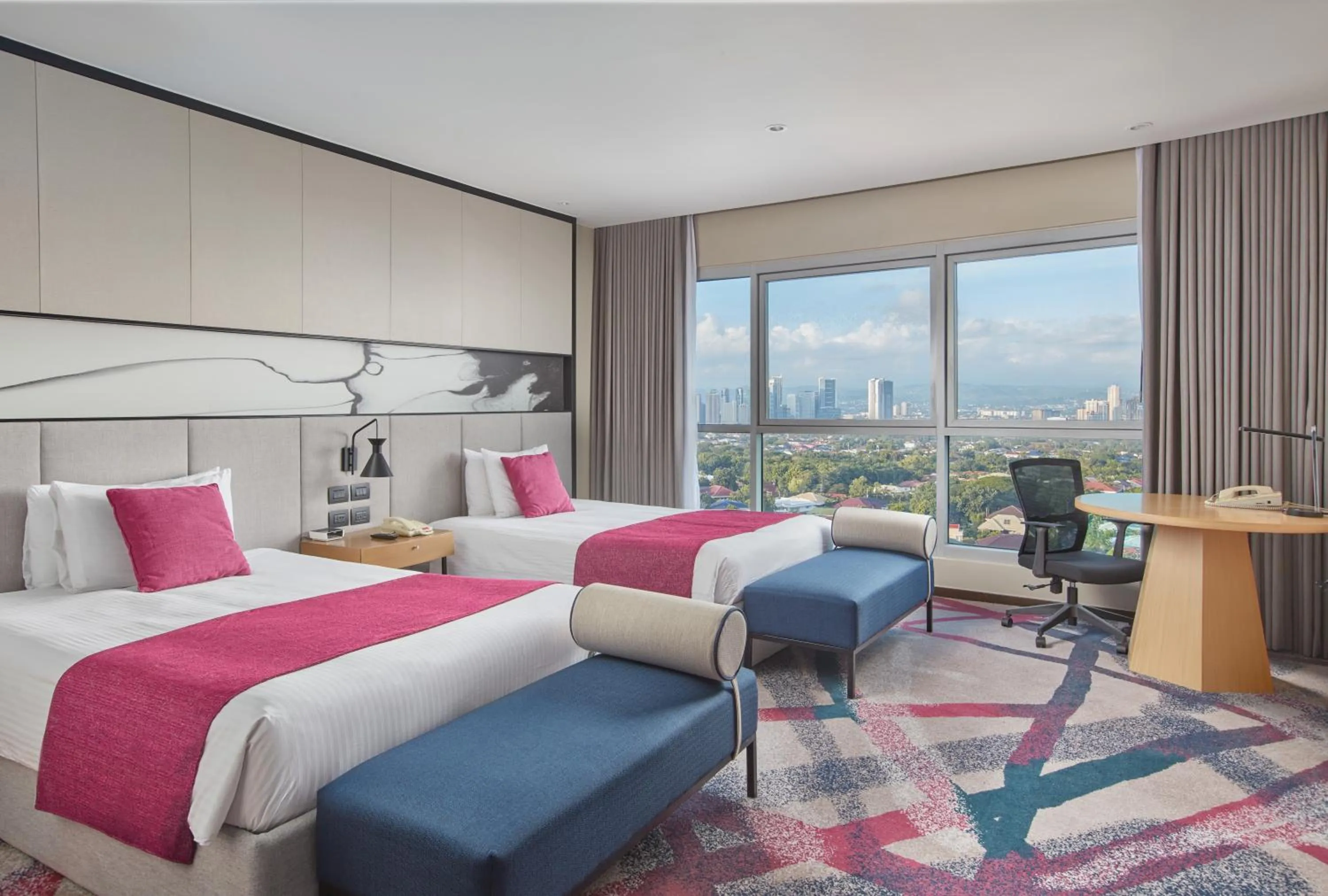 Standard Twin Room with Lounge Access in Crowne Plaza Manila Galleria by IHG
