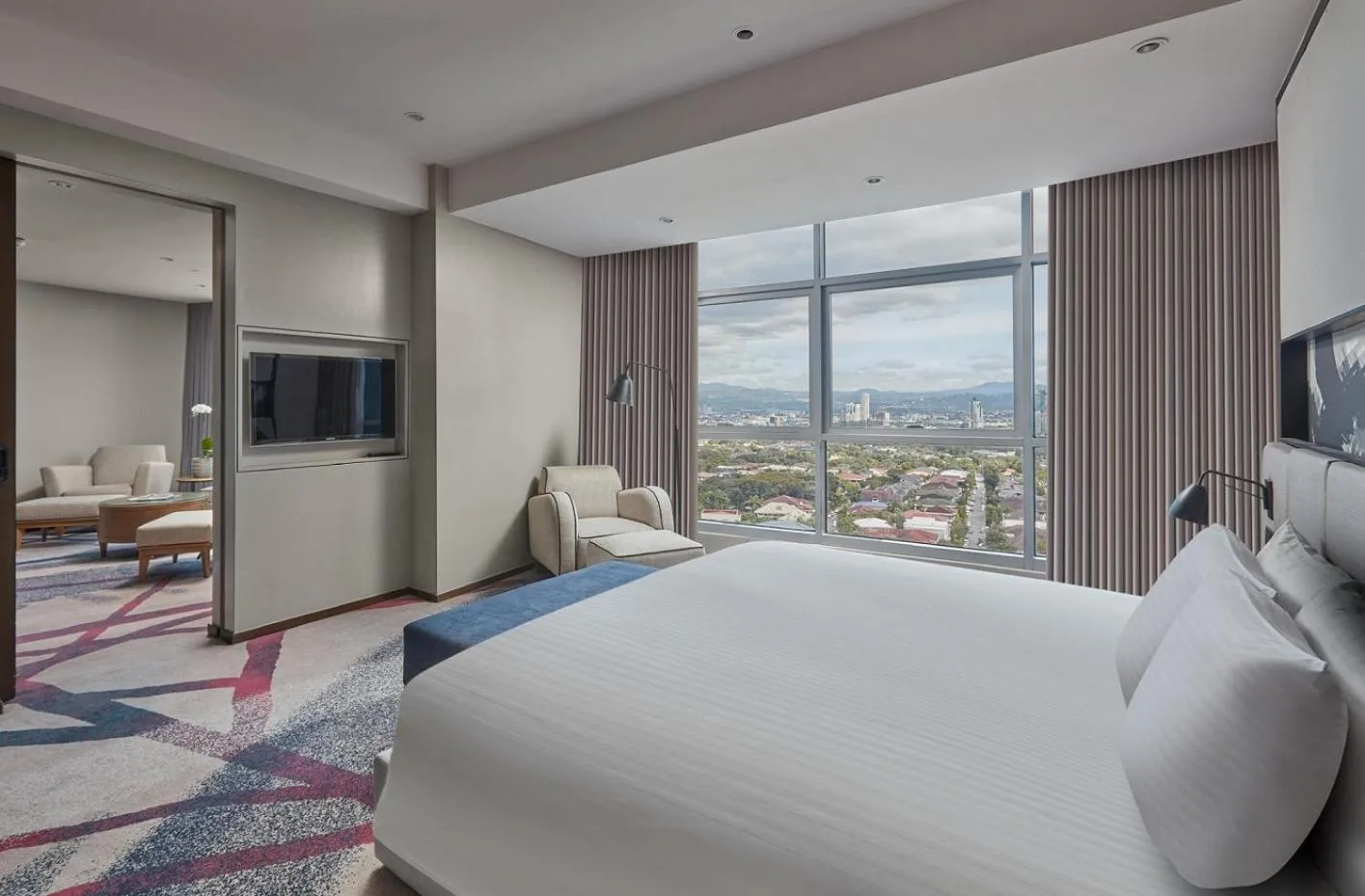 Junior King Suite in Crowne Plaza Manila Galleria by IHG