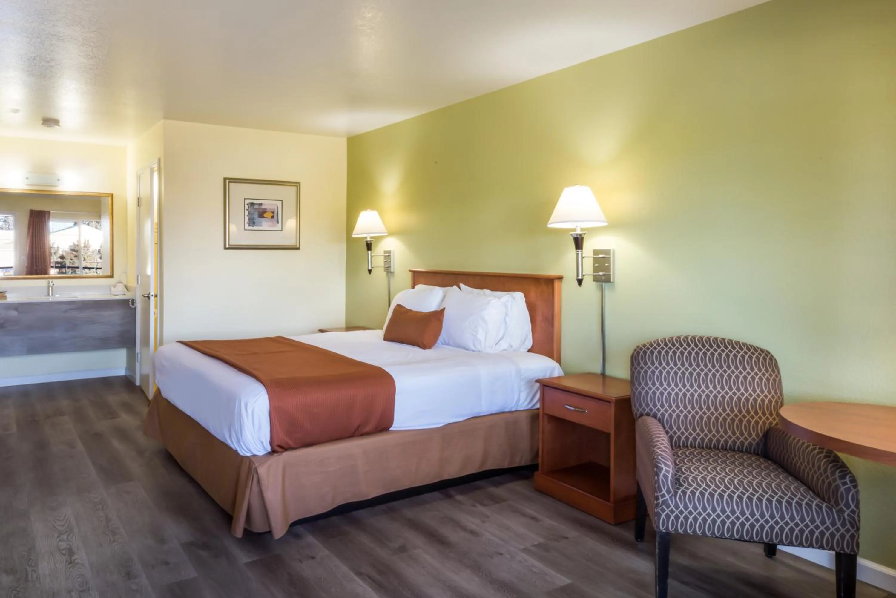 King Room in Americas Best Value Inn Santa Rosa