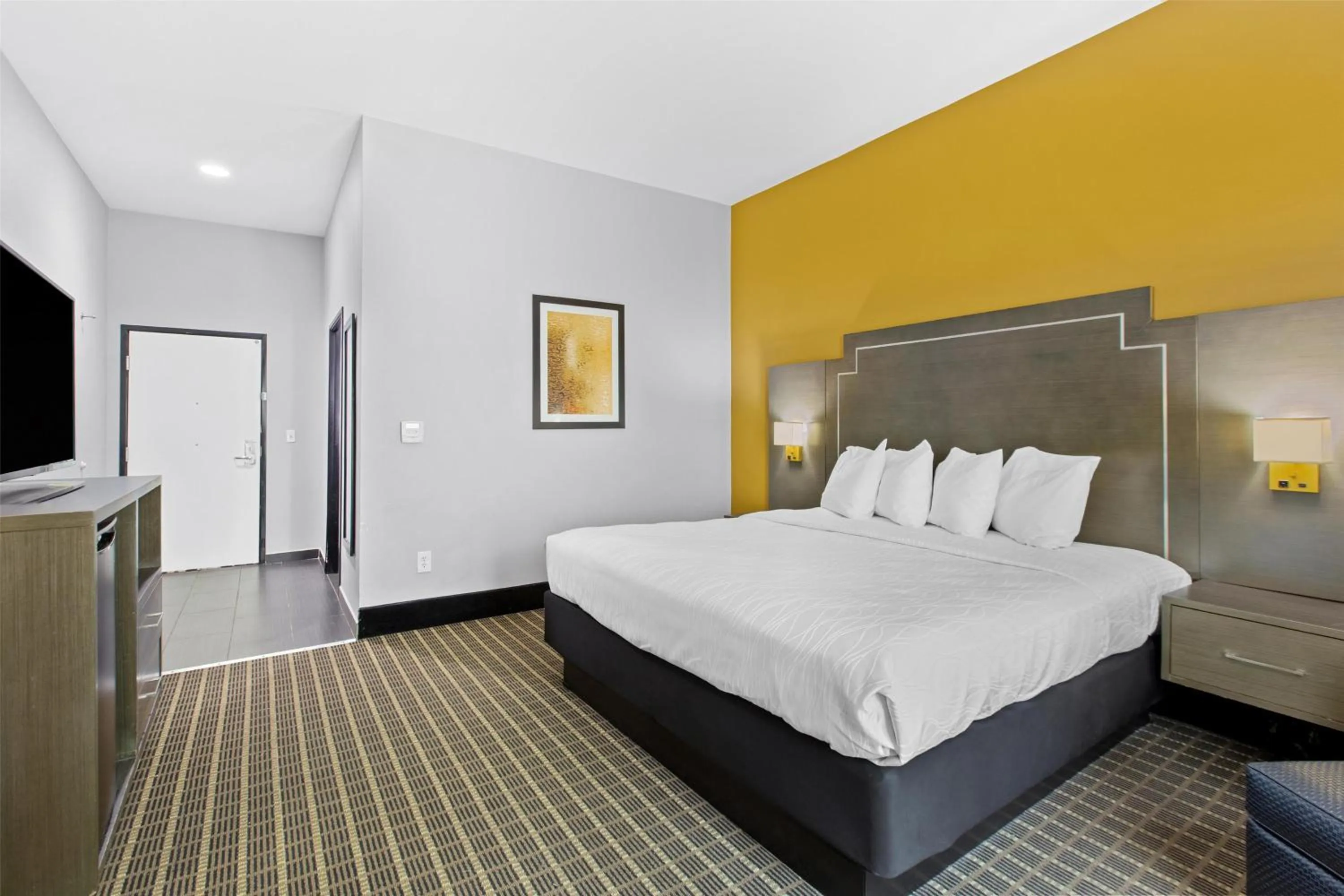 King Room with Roll-In Shower - Disability Access in Best Western Plus Regency Park