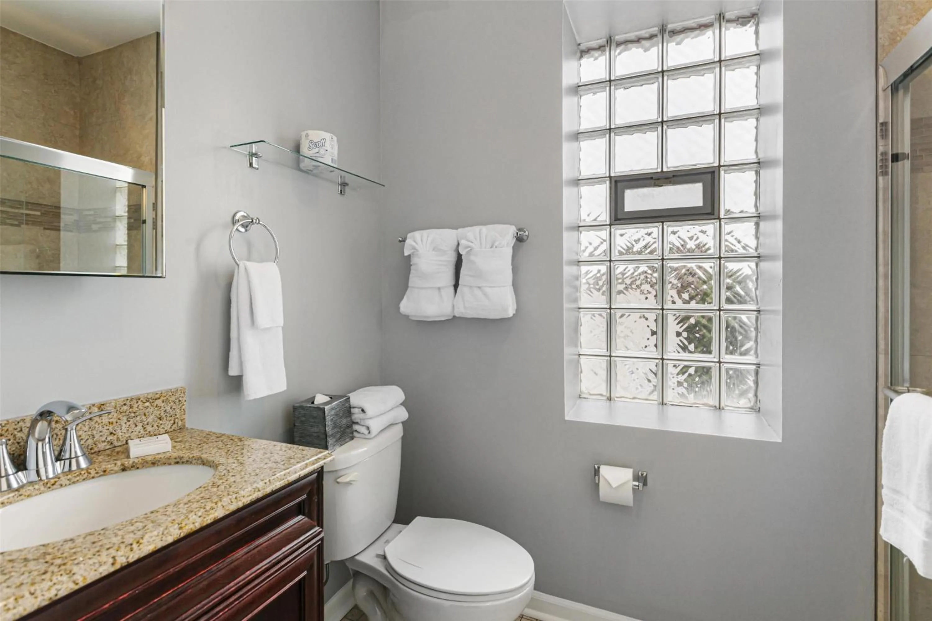 King Room - Non-Smoking in Hotel Chicago West Loop, SureStay Collection by Best Western