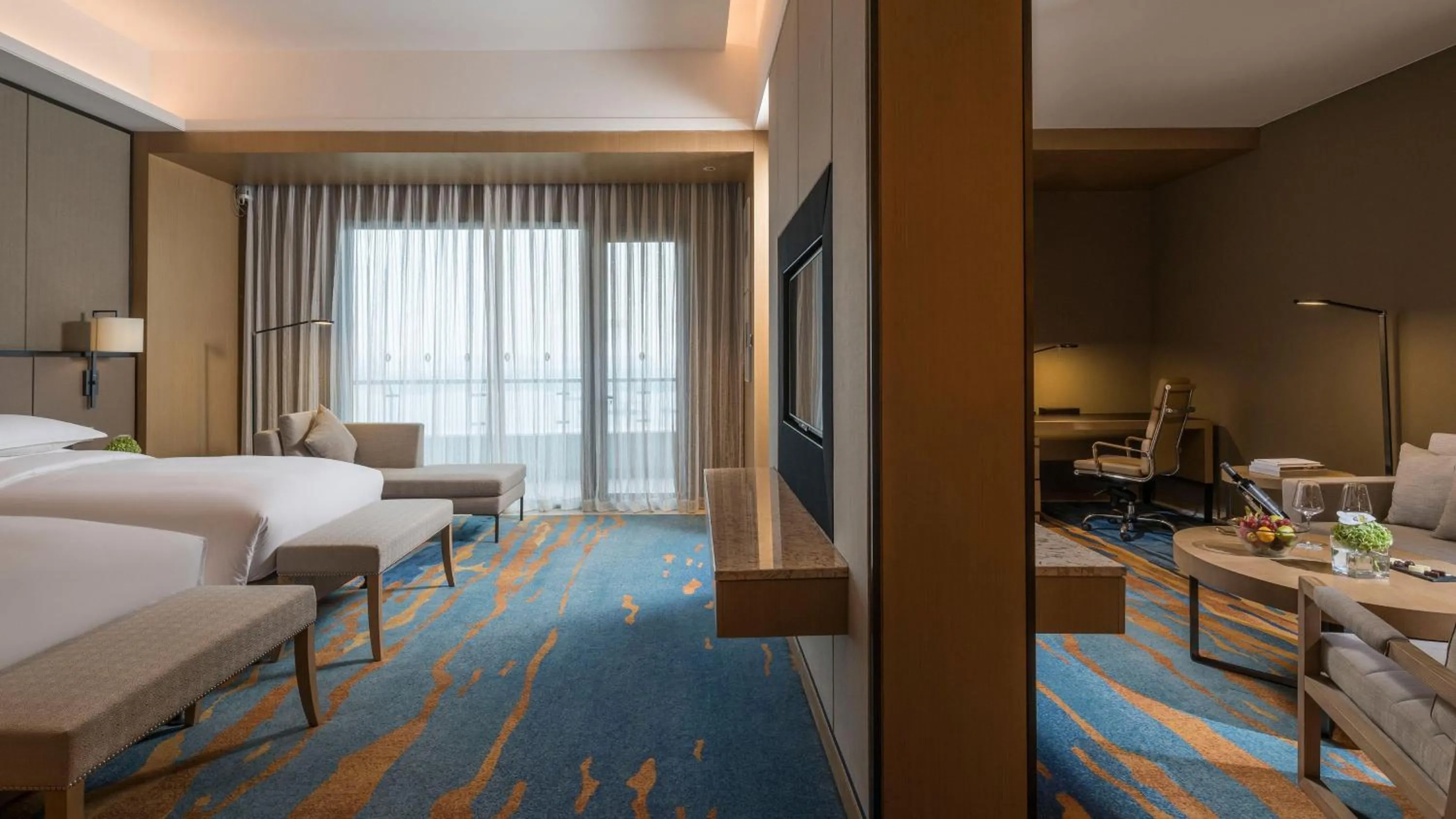 Junior Twin Suite with River View in InterContinental Wuhan by IHG - Yangtze River View