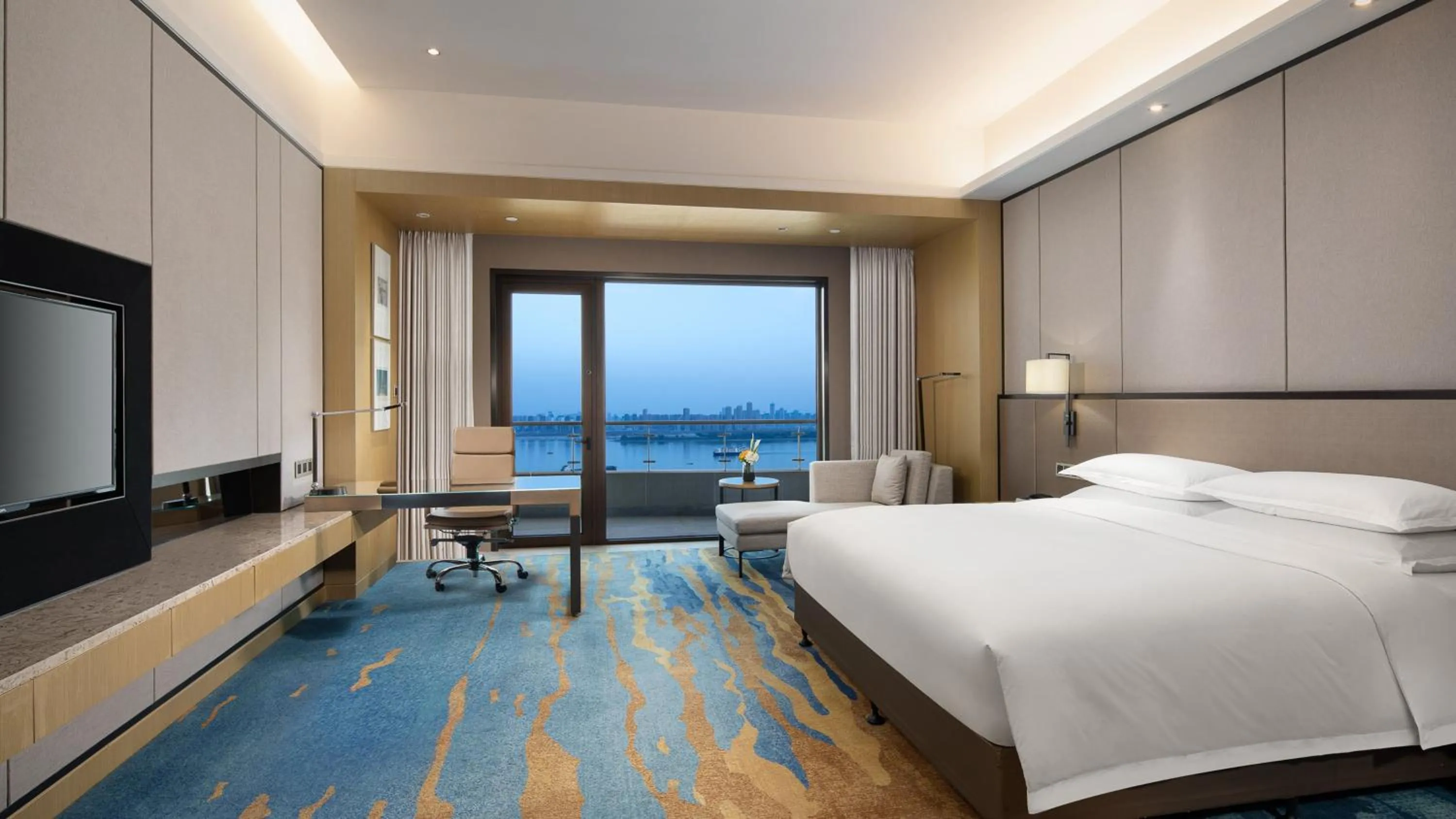 Club Intercontinental Premier Room  in InterContinental Wuhan by IHG - Yangtze River View