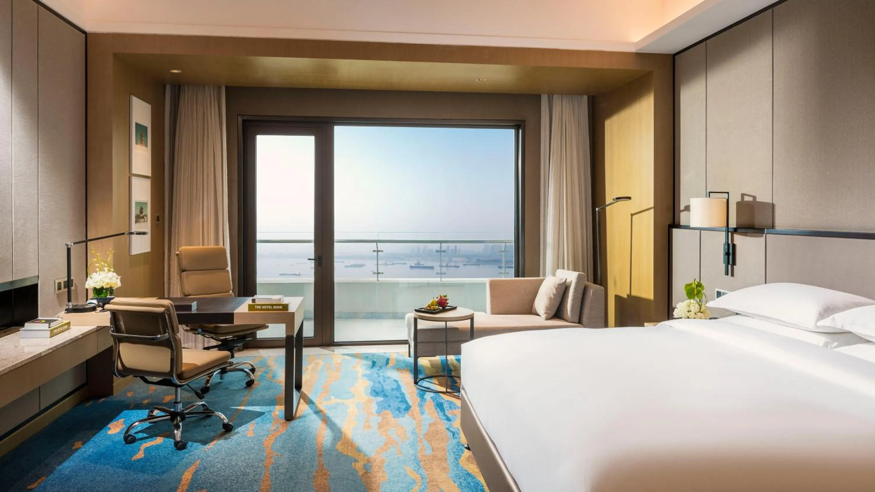 King Classic River View in InterContinental Wuhan by IHG - Yangtze River View