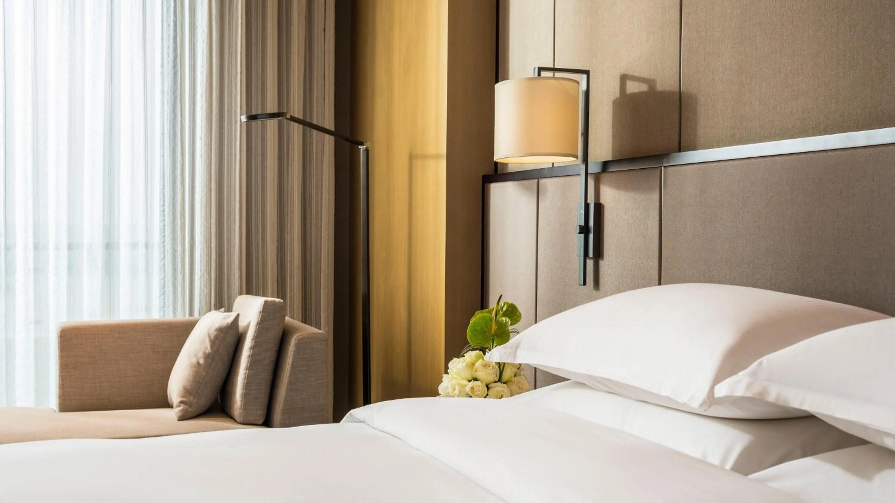 Classic King Room in InterContinental Wuhan by IHG - Yangtze River View