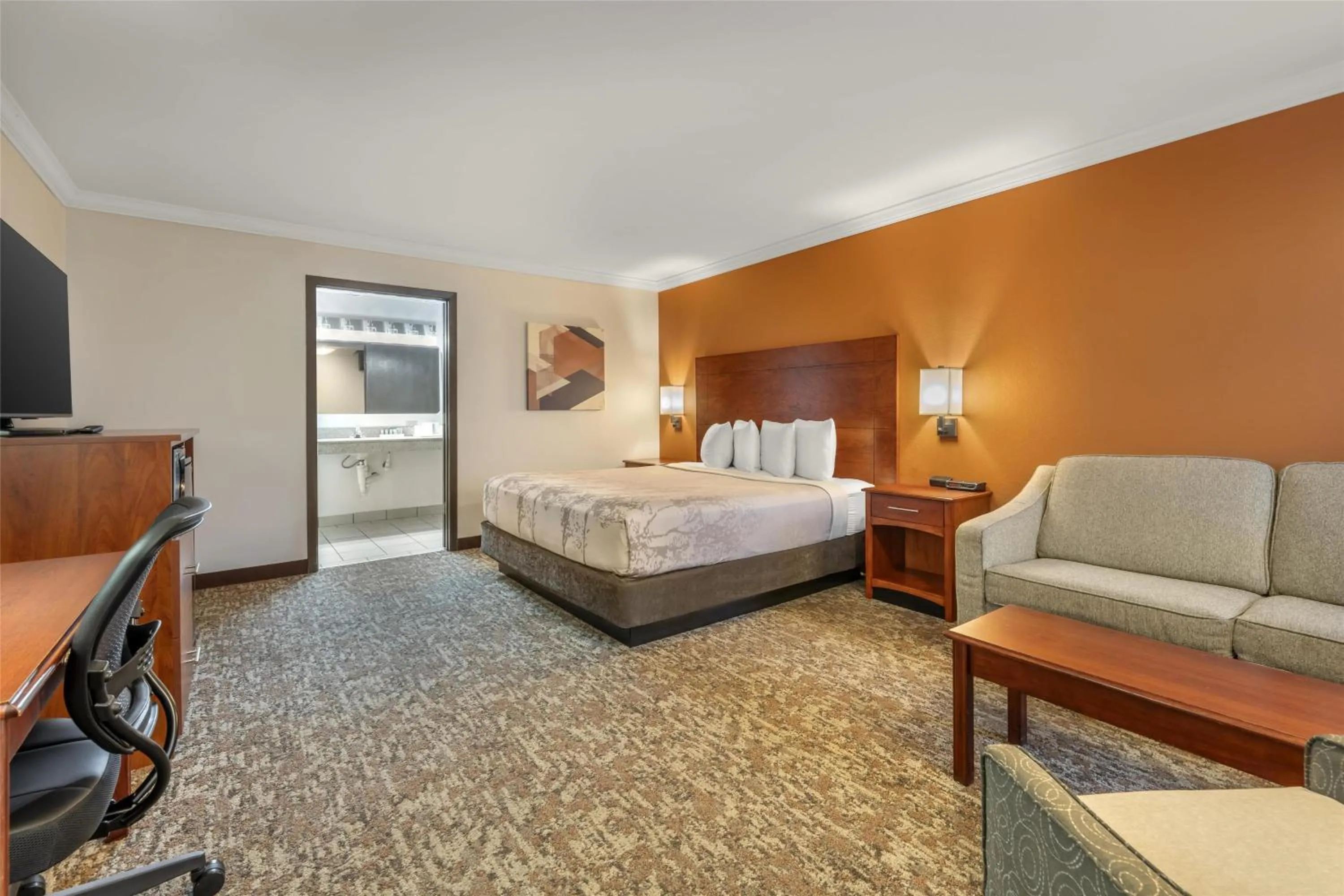 King Room with Mobility Accessible Roll-In Shower and Sofa Bed in Best Western Angus Inn