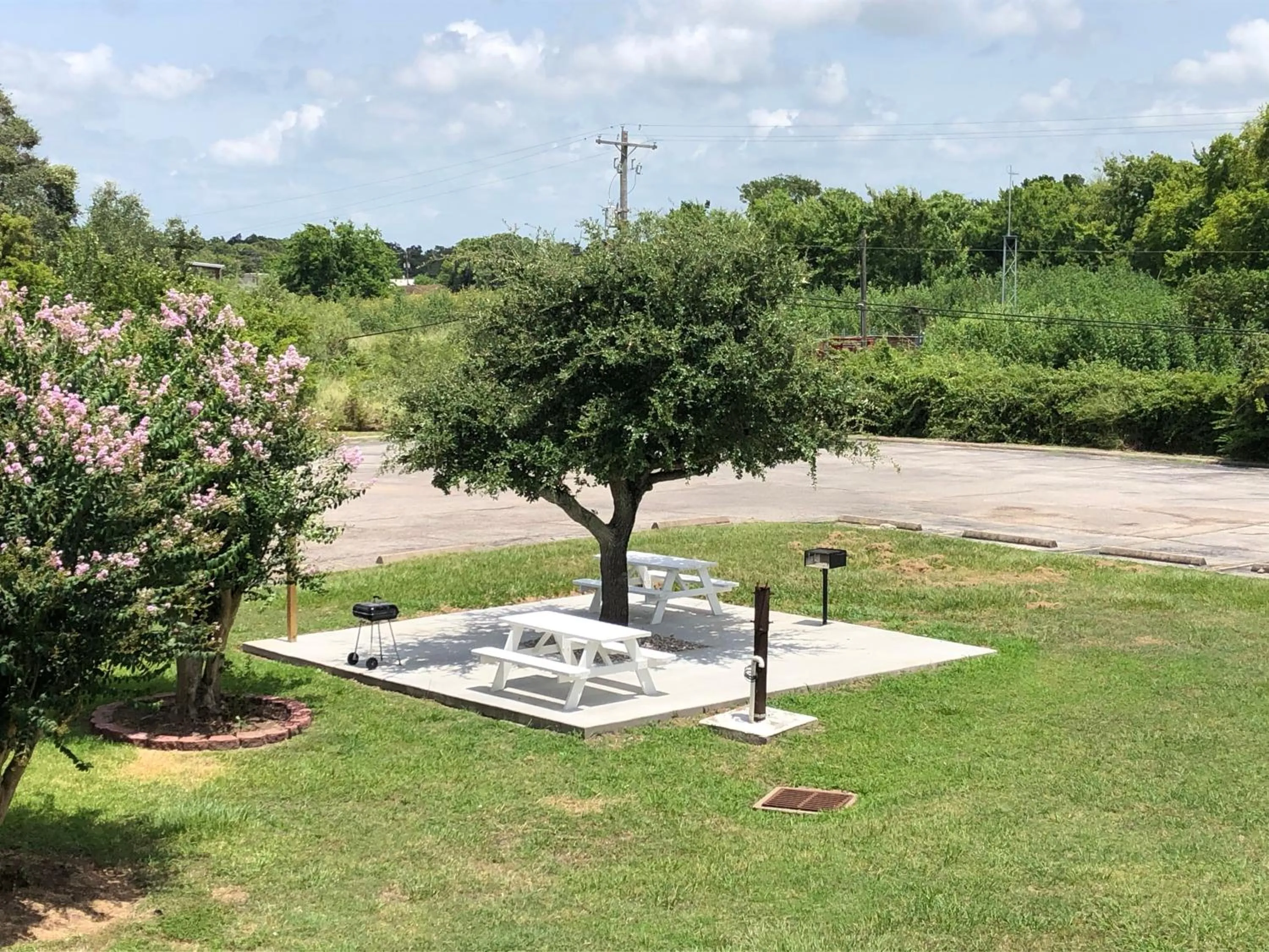 Deluxe Quadruple Room - Non-Smoking in Motel 6-Clute, TX