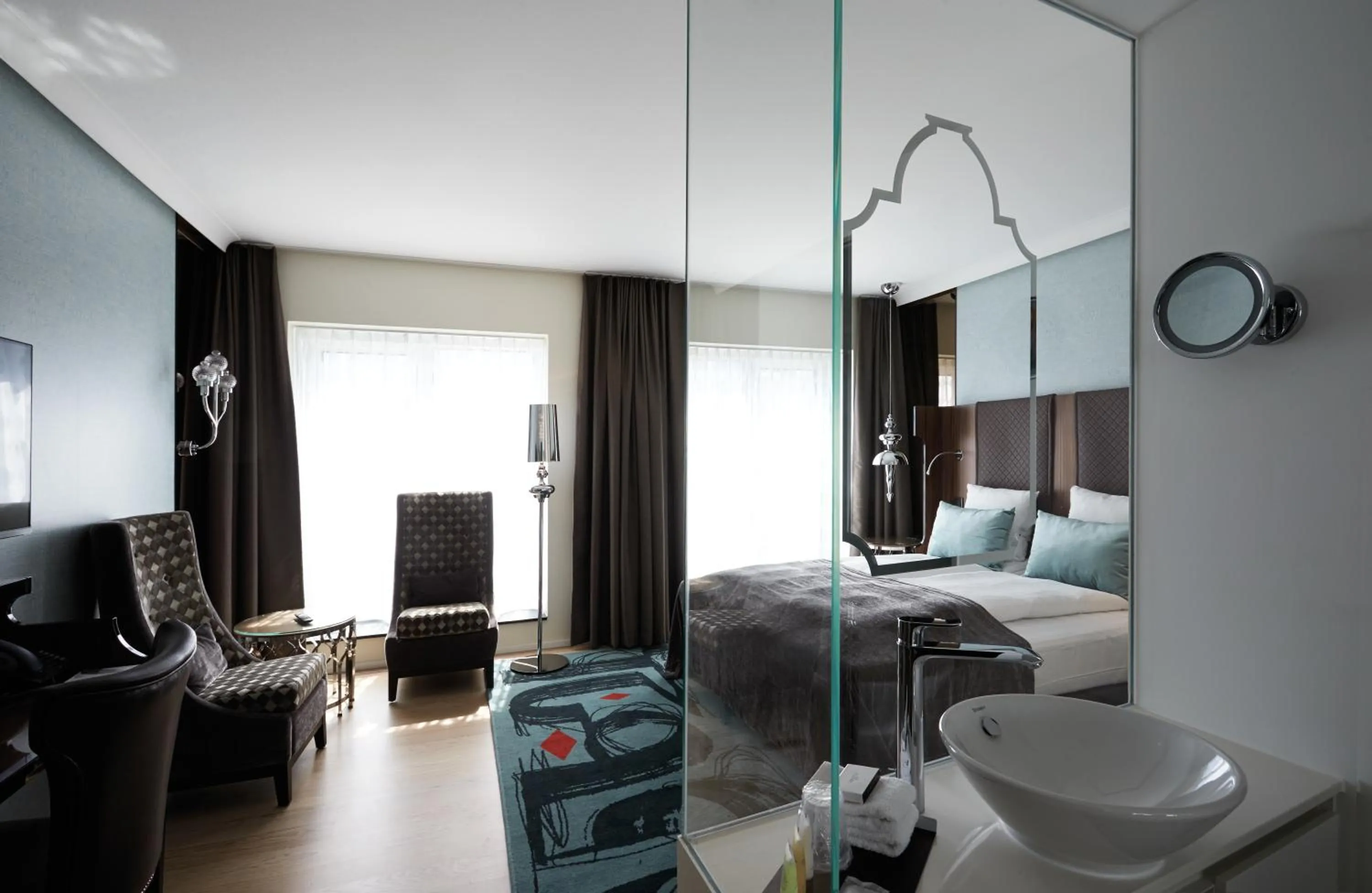 Deluxe King Room in Tivoli Hotel