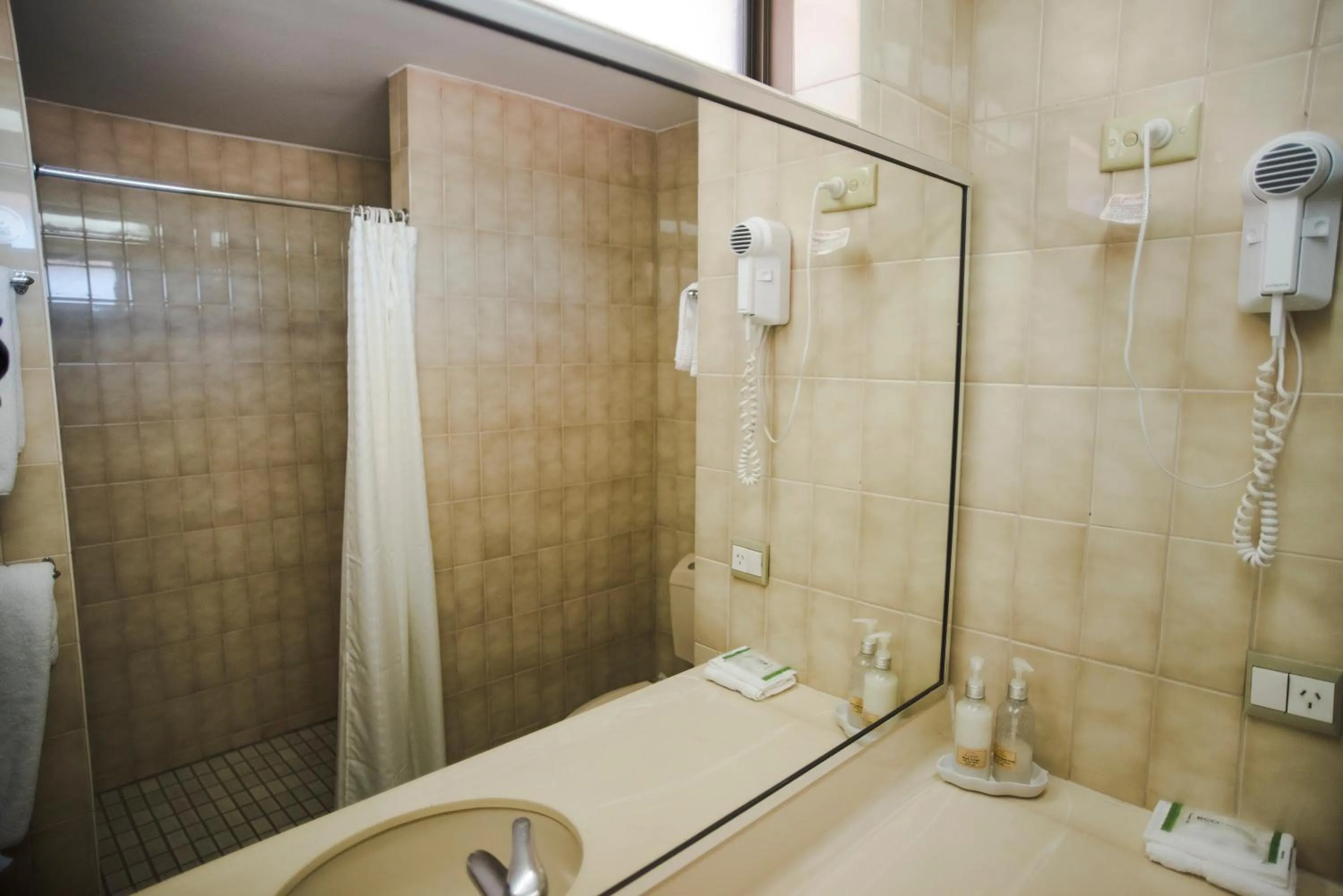 Executive Queen Room in Hospitality Kalgoorlie, SureStay Collection by Best Western