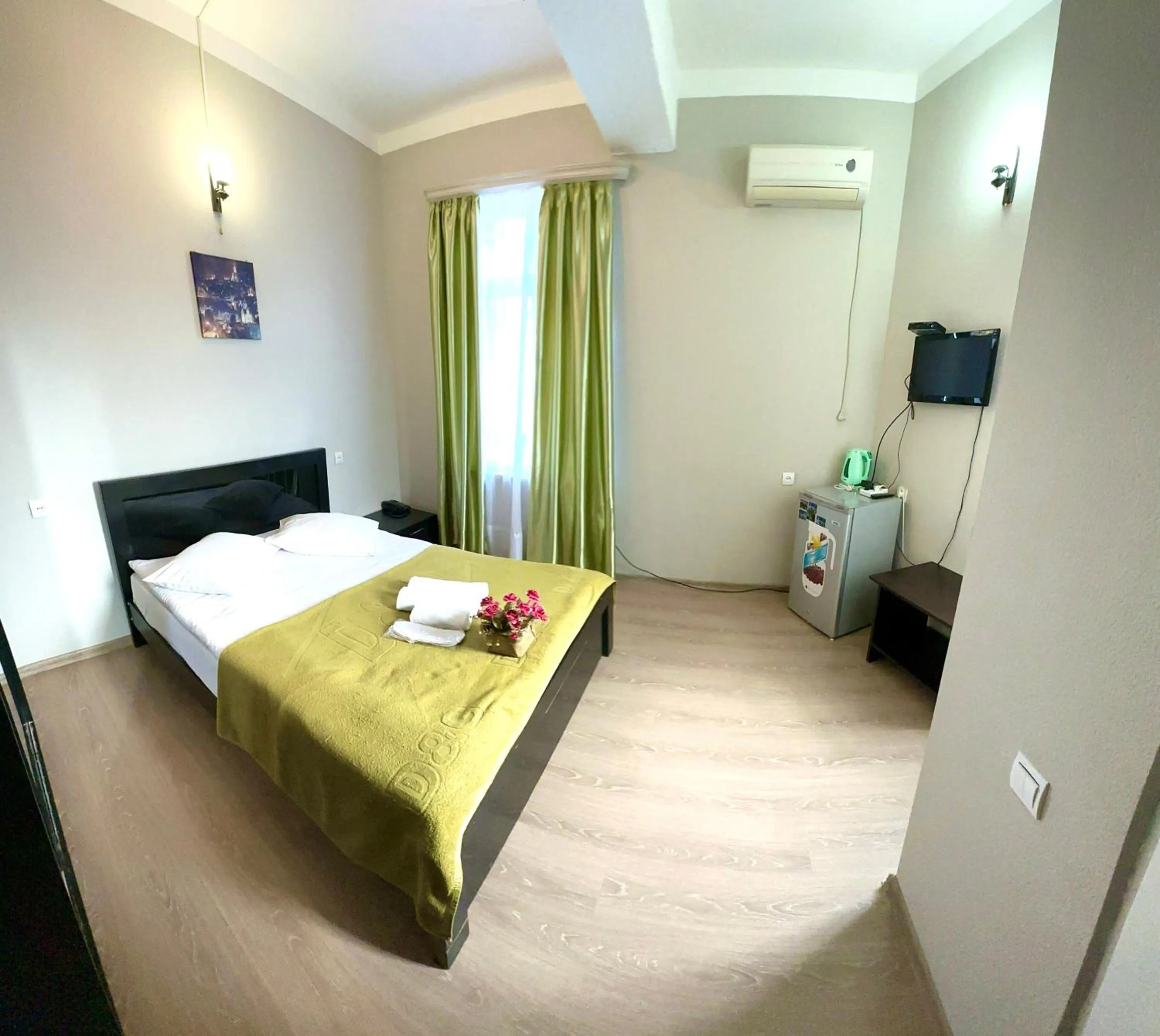 Budget Double or Twin Room - single occupancy in Qeroli old town
