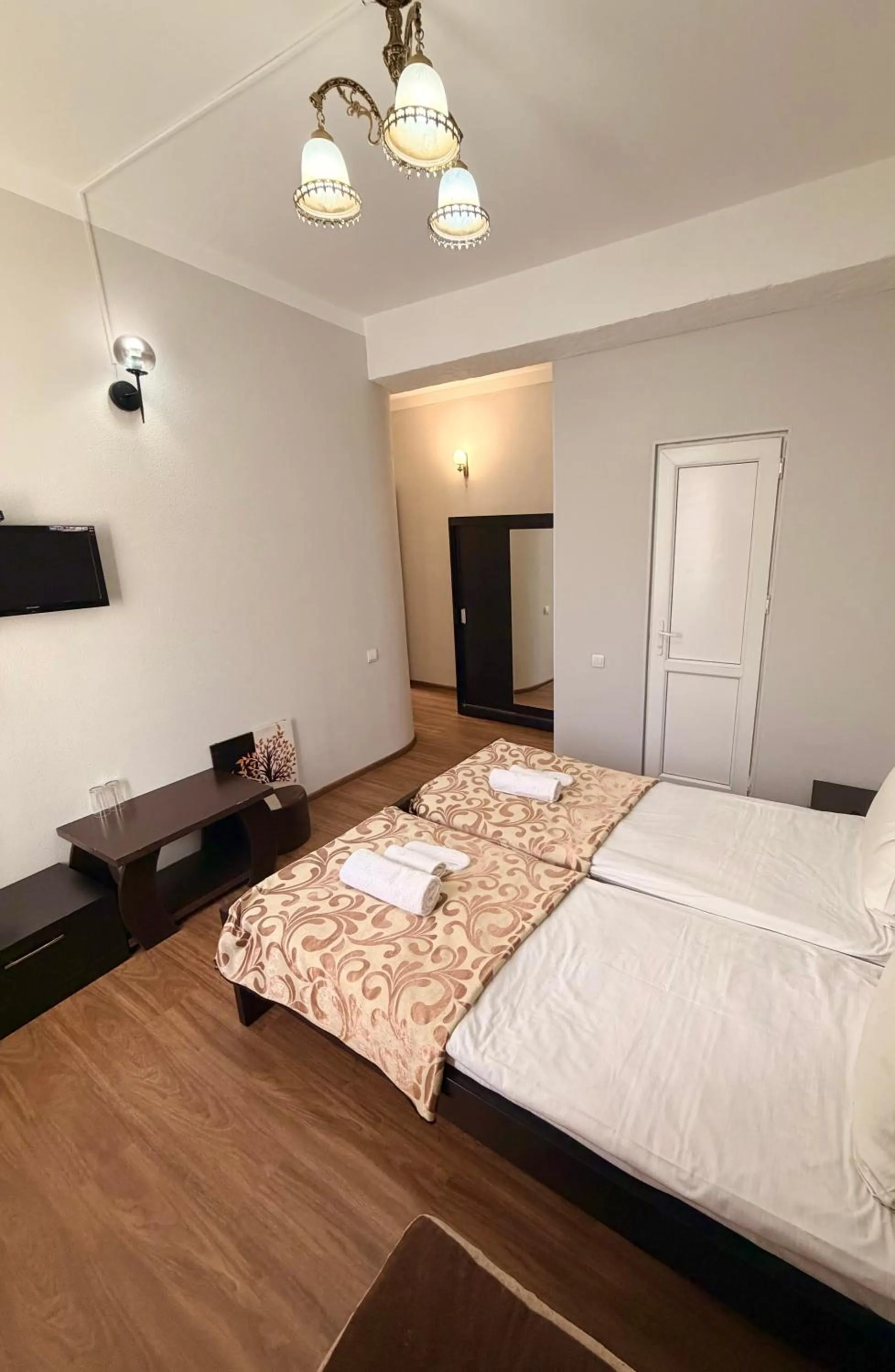 Double or Twin Room in Qeroli old town