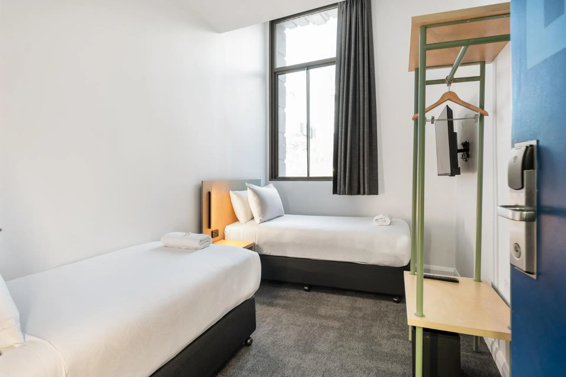 Twin Room with Shared Bathroom in YHA Sydney Central