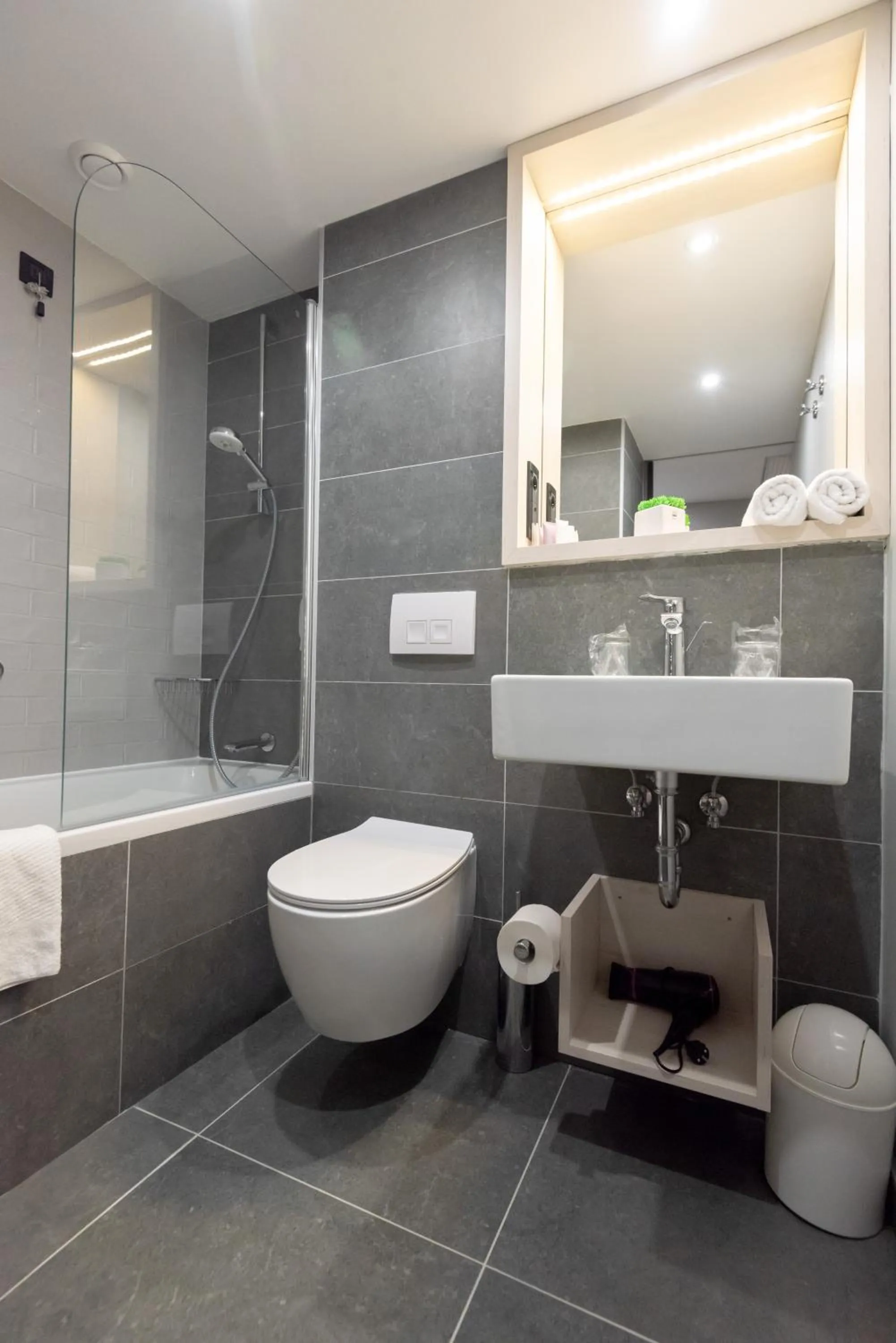 Standard Twin Room with Balcony in Hotel Kolovare