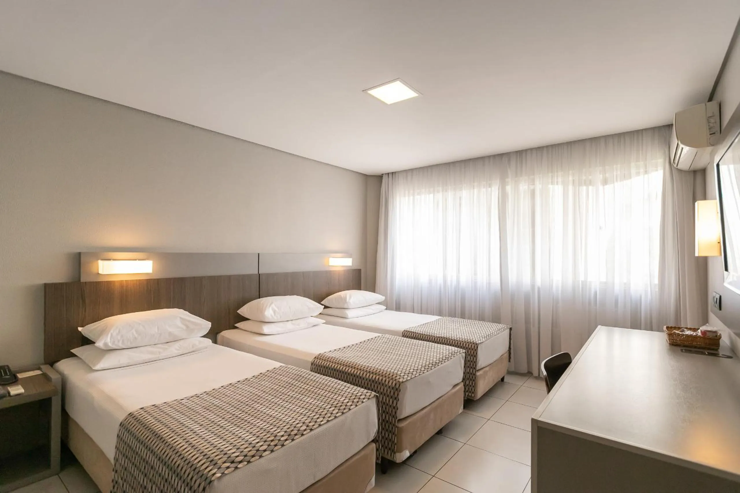 Luxury Triple Room - single occupancy in Saint Emilion by Atlantica